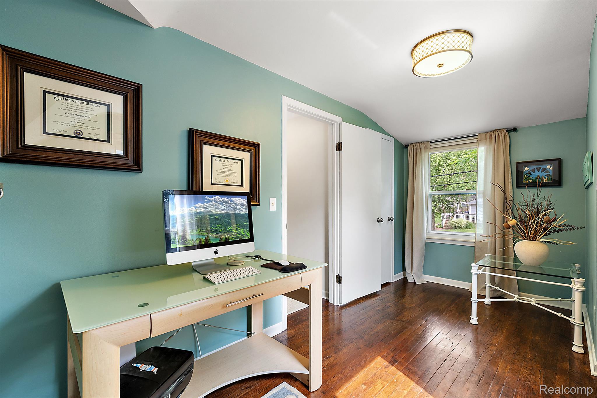 927 S LONG LAKE Boulevard