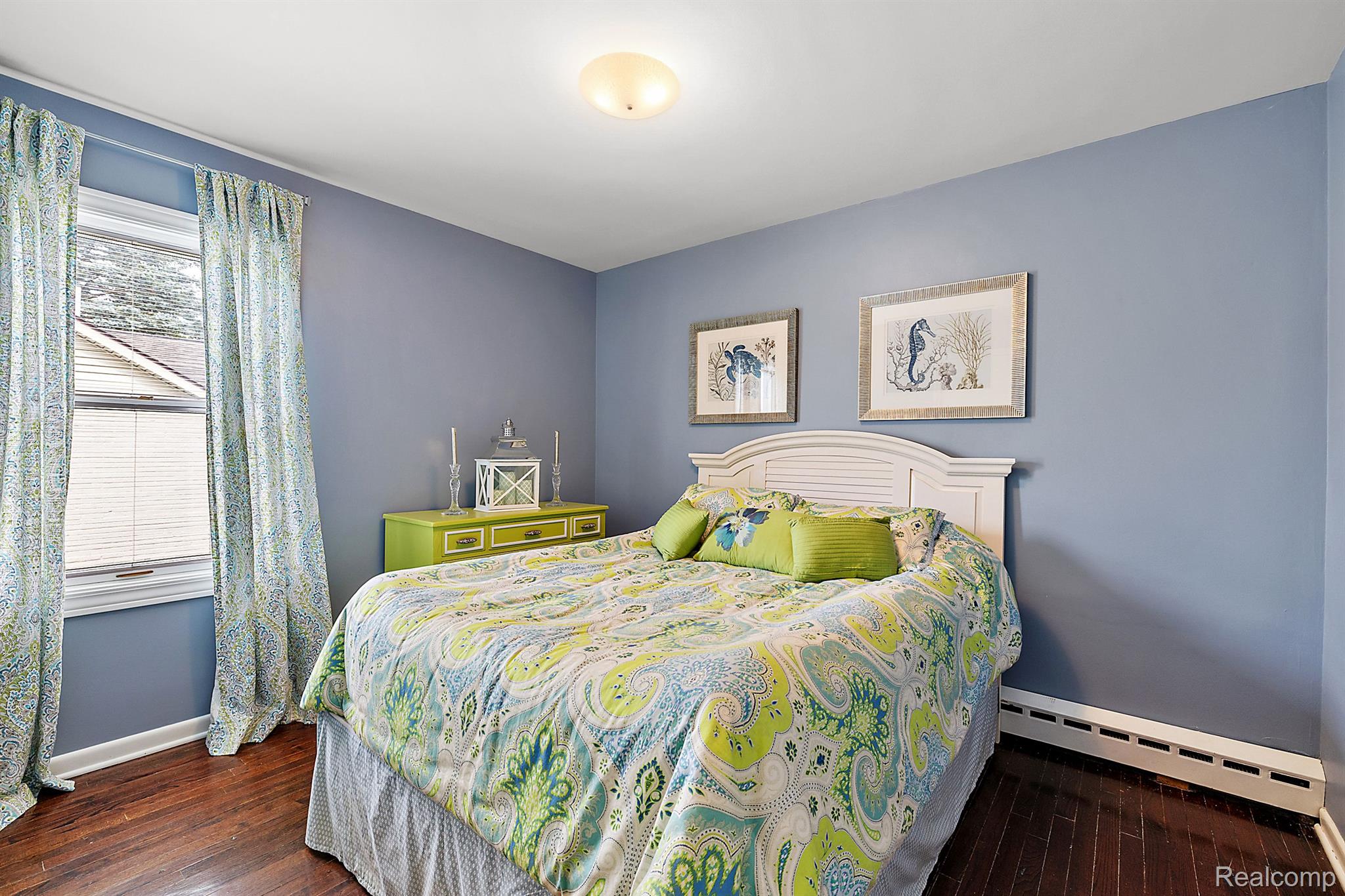 927 S LONG LAKE Boulevard