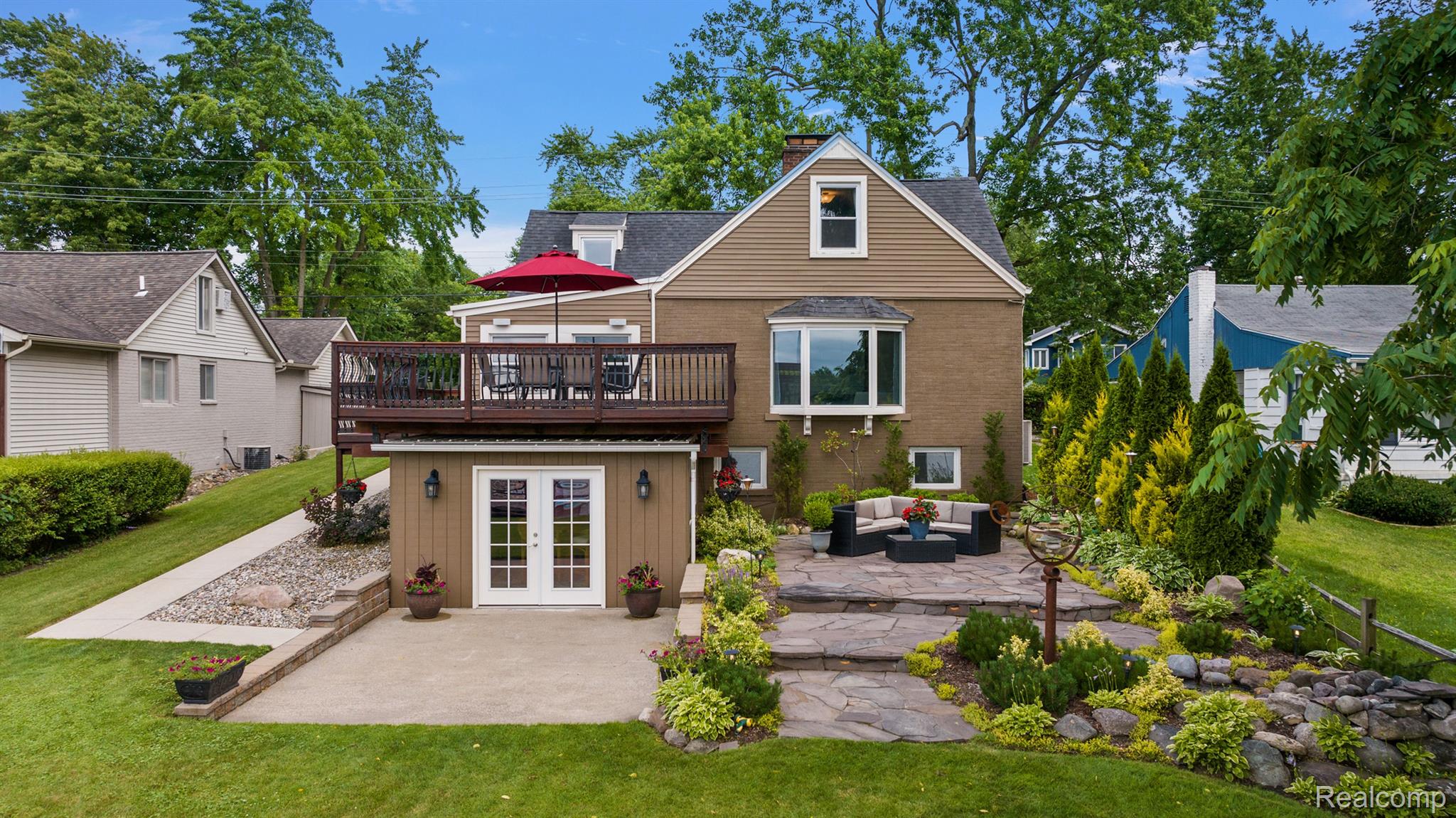 927 S LONG LAKE Boulevard