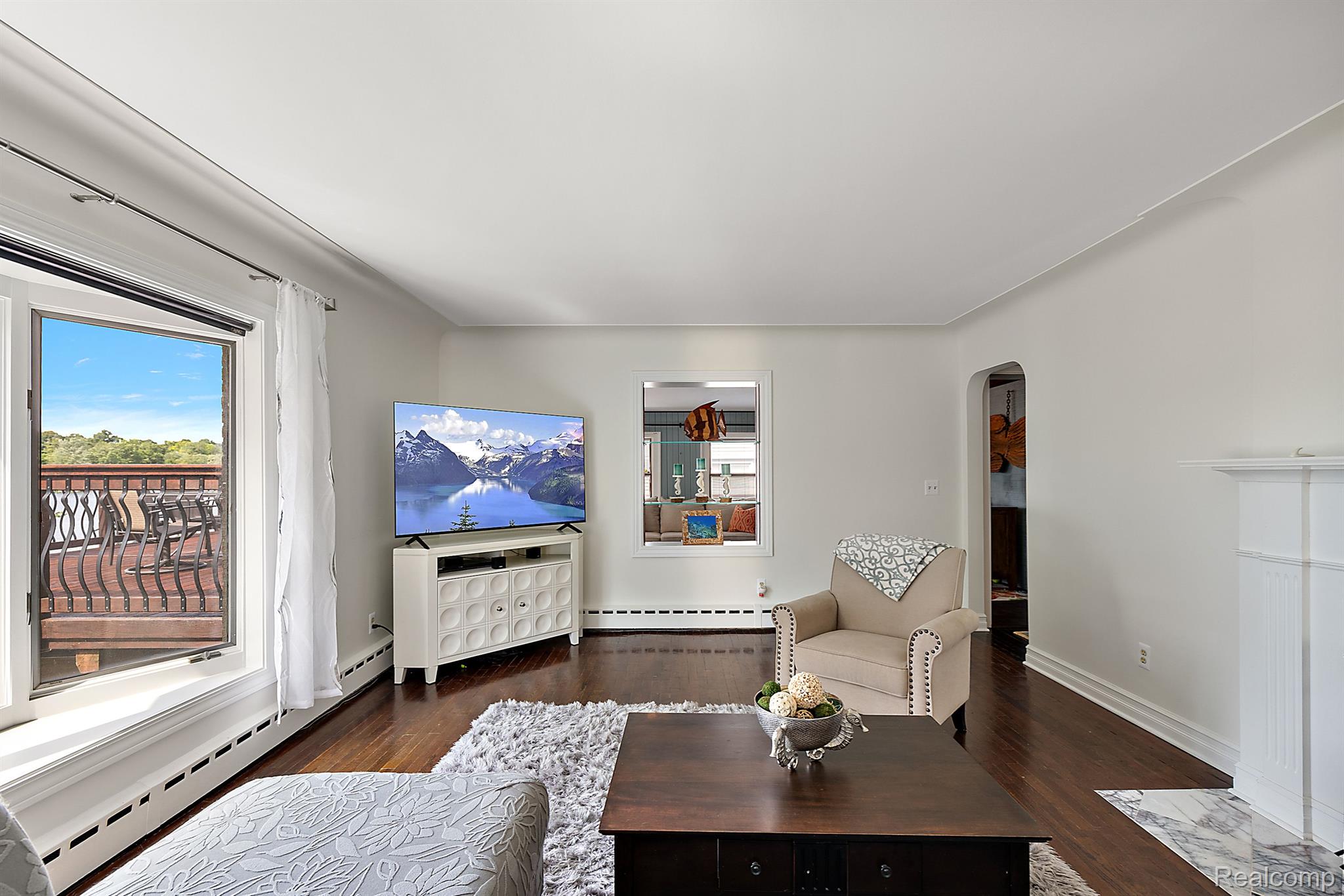 927 S LONG LAKE Boulevard