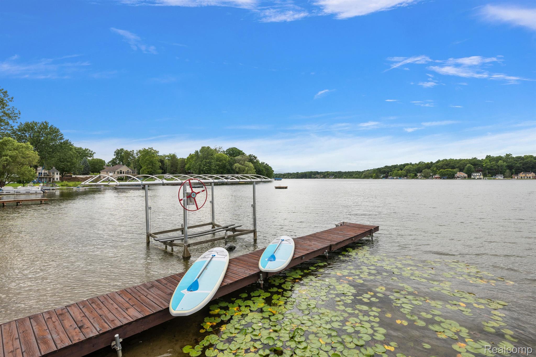 927 S LONG LAKE Boulevard