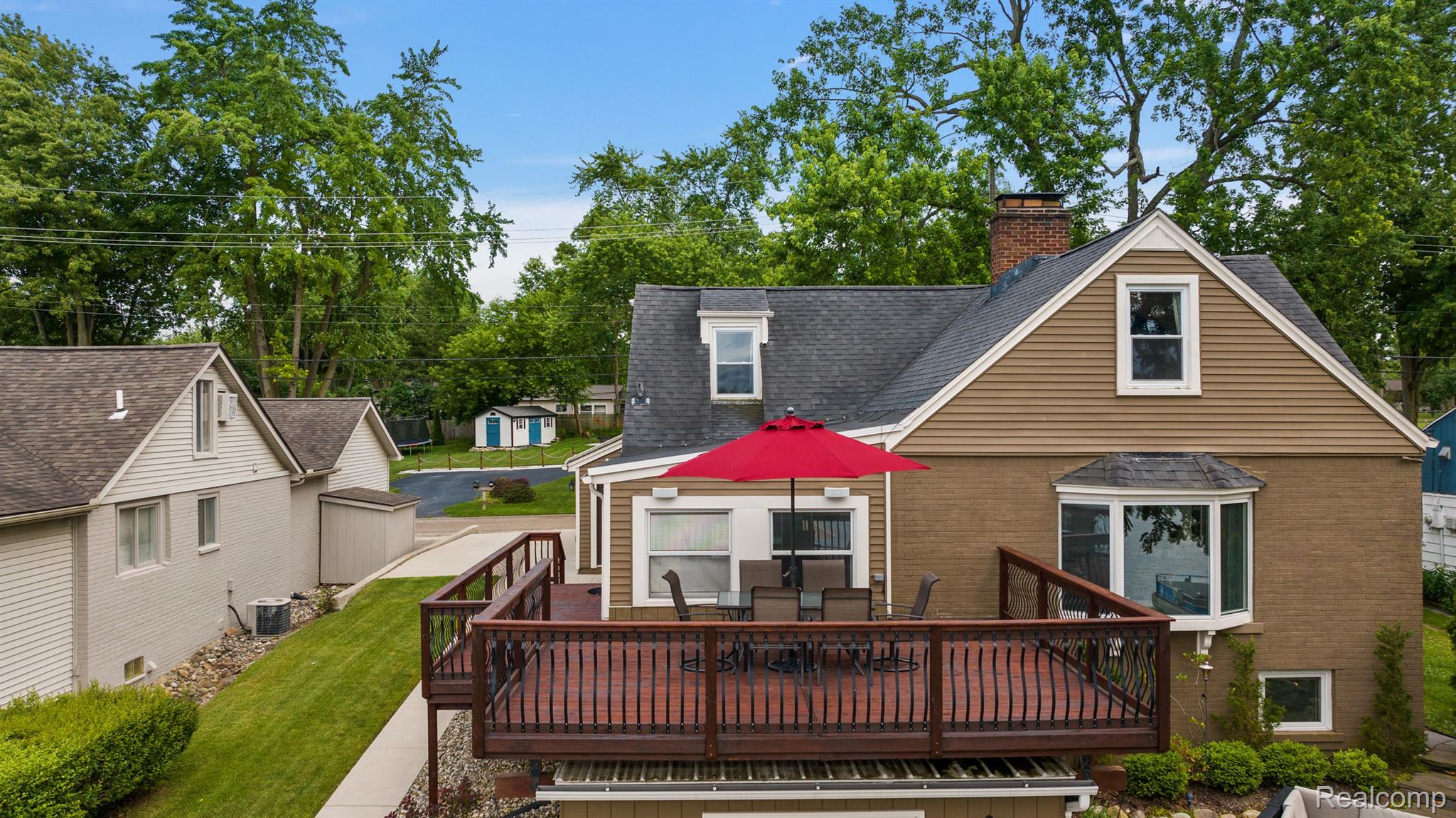 927 S LONG LAKE Boulevard