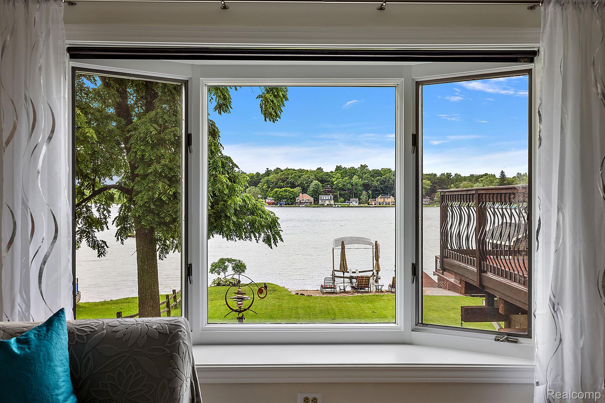 927 S LONG LAKE Boulevard