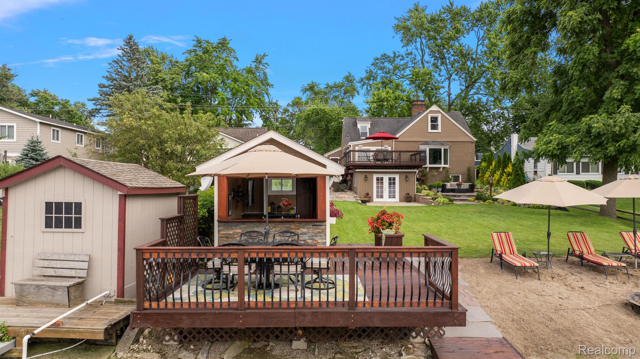 927 S LONG LAKE Boulevard