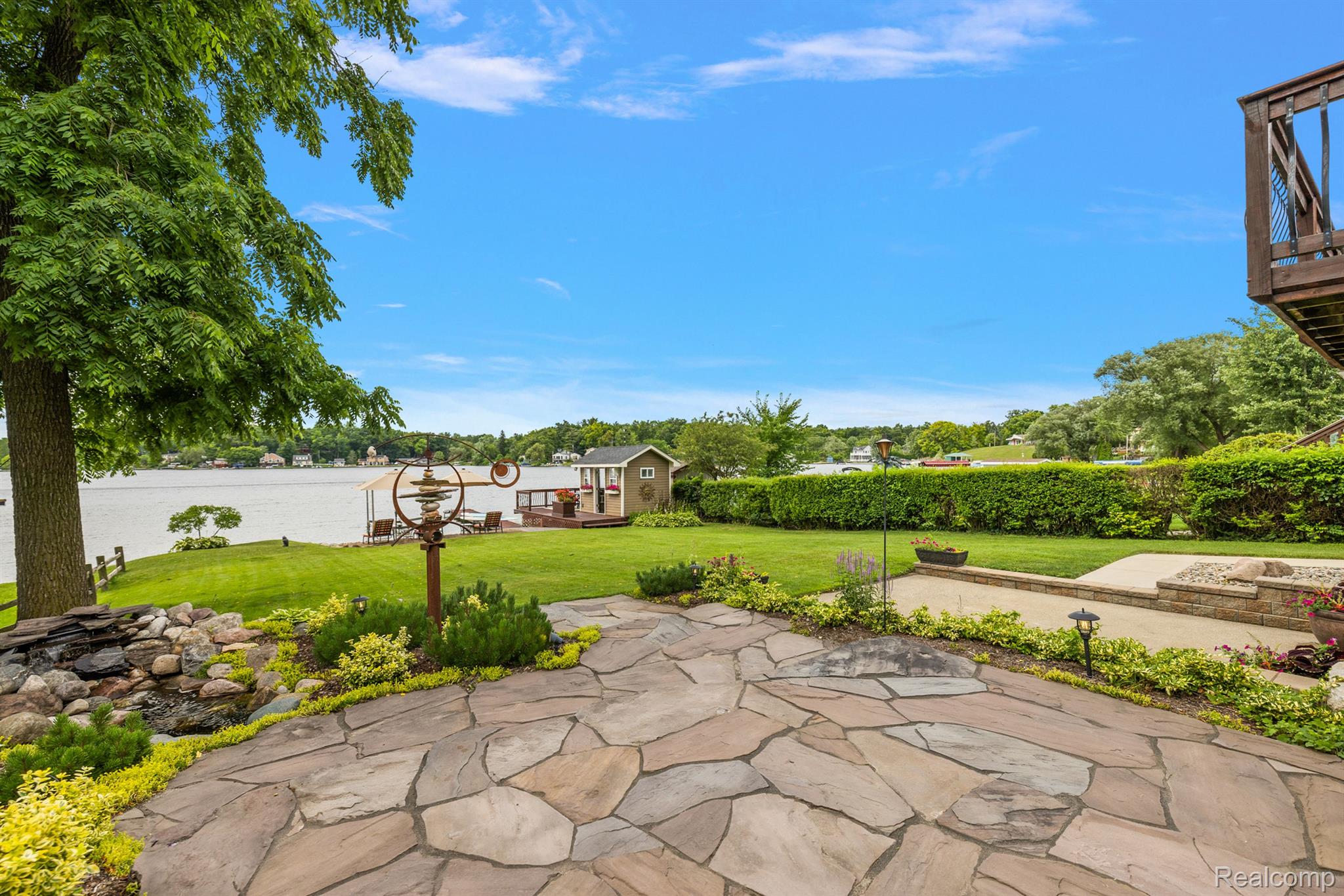 927 S LONG LAKE Boulevard