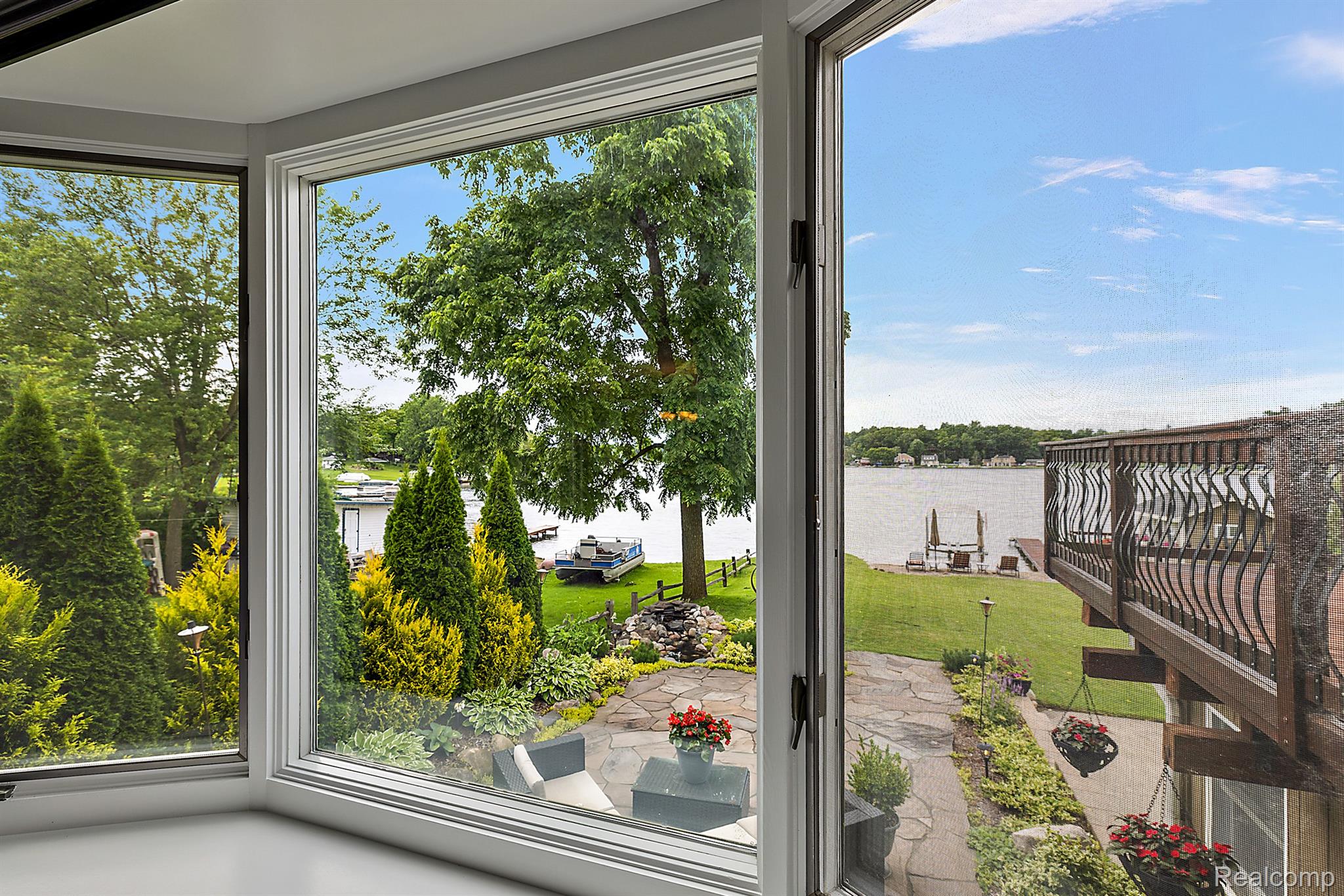 927 S LONG LAKE Boulevard