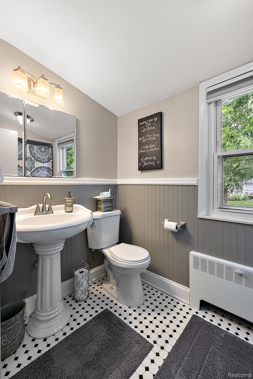 927 S LONG LAKE Boulevard