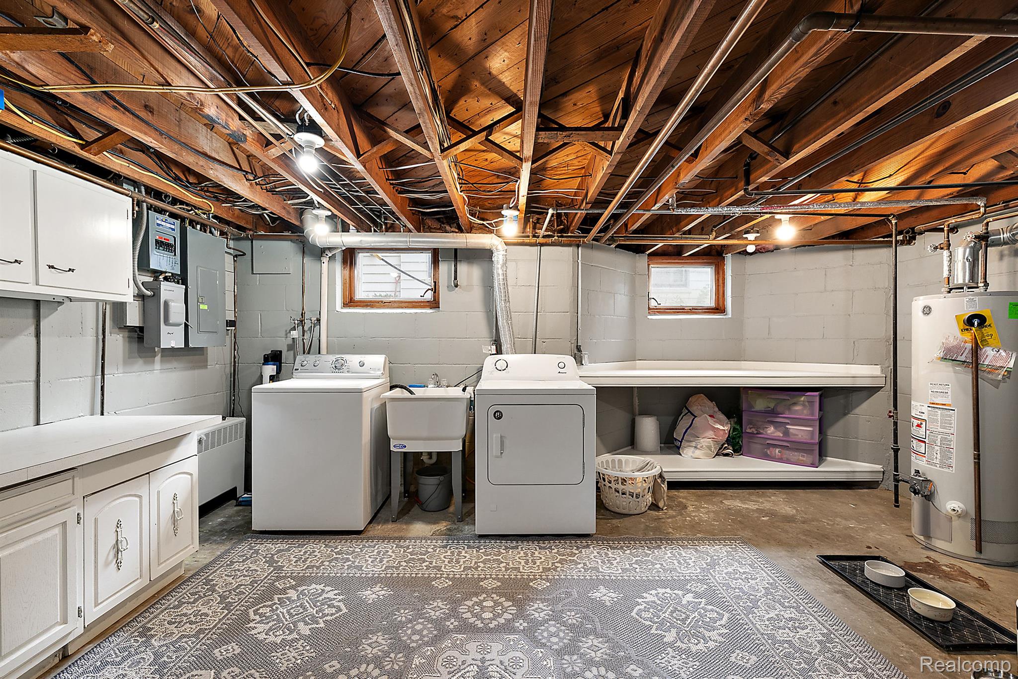 927 S LONG LAKE Boulevard