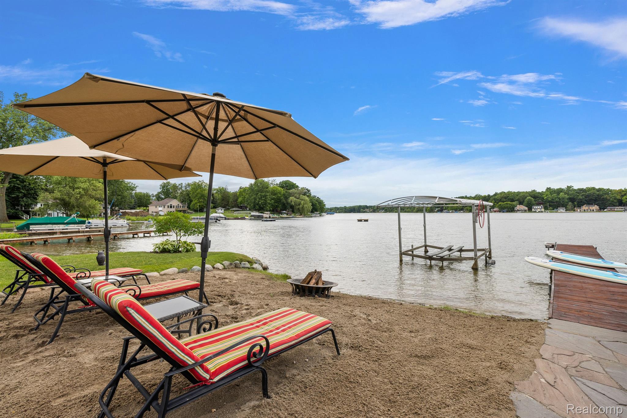 927 S LONG LAKE Boulevard