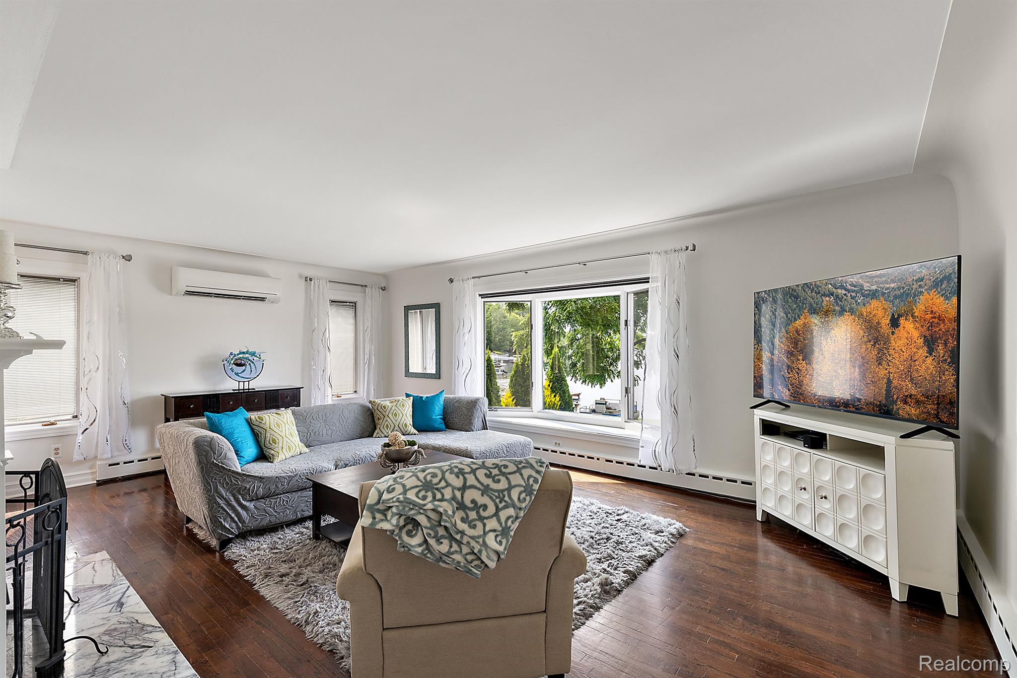 927 S LONG LAKE Boulevard