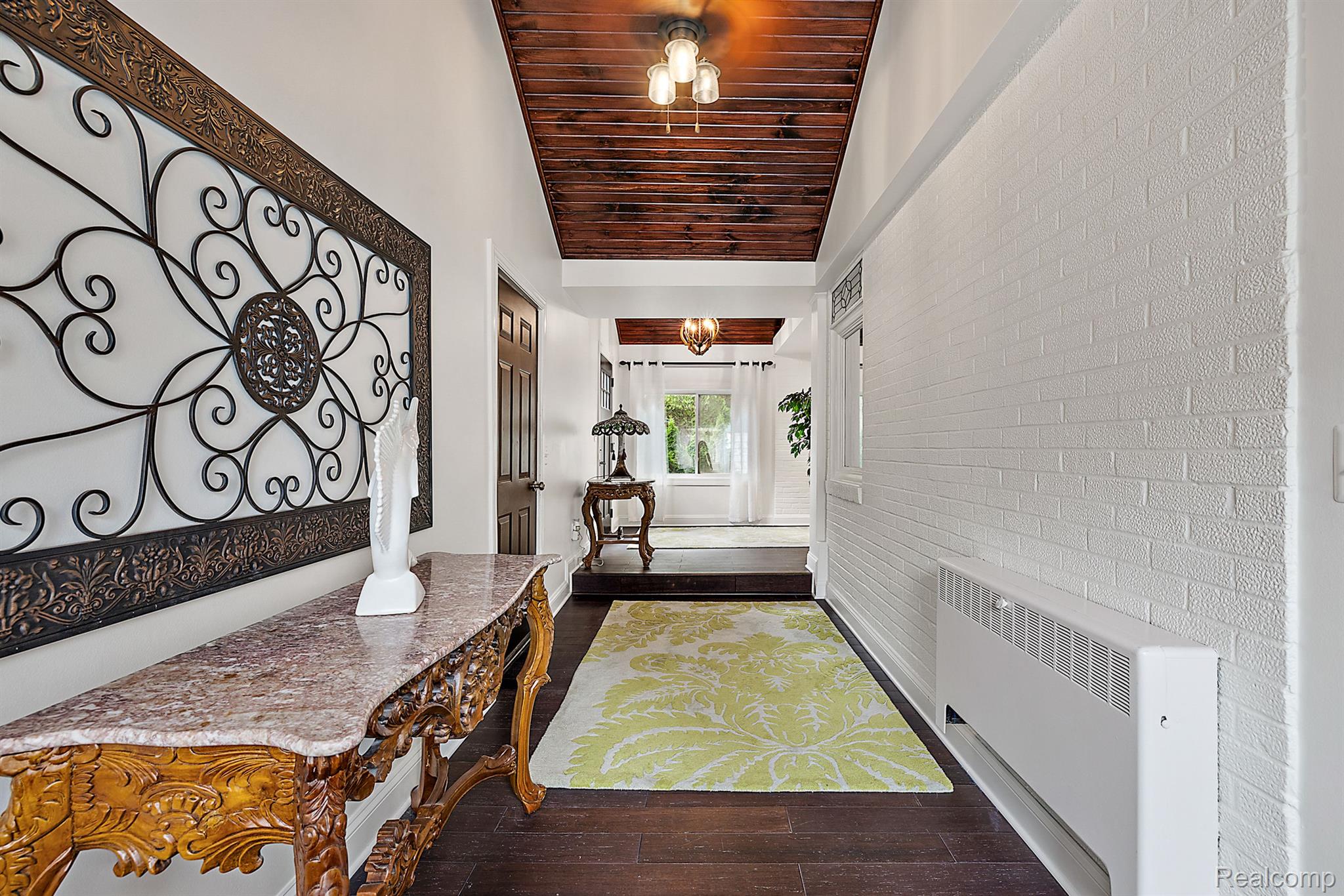 927 S LONG LAKE Boulevard