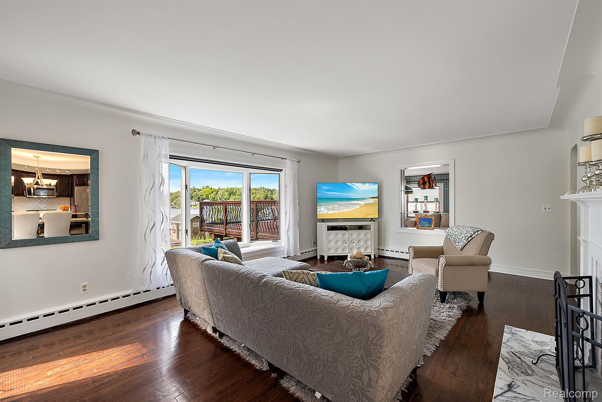 927 S LONG LAKE Boulevard