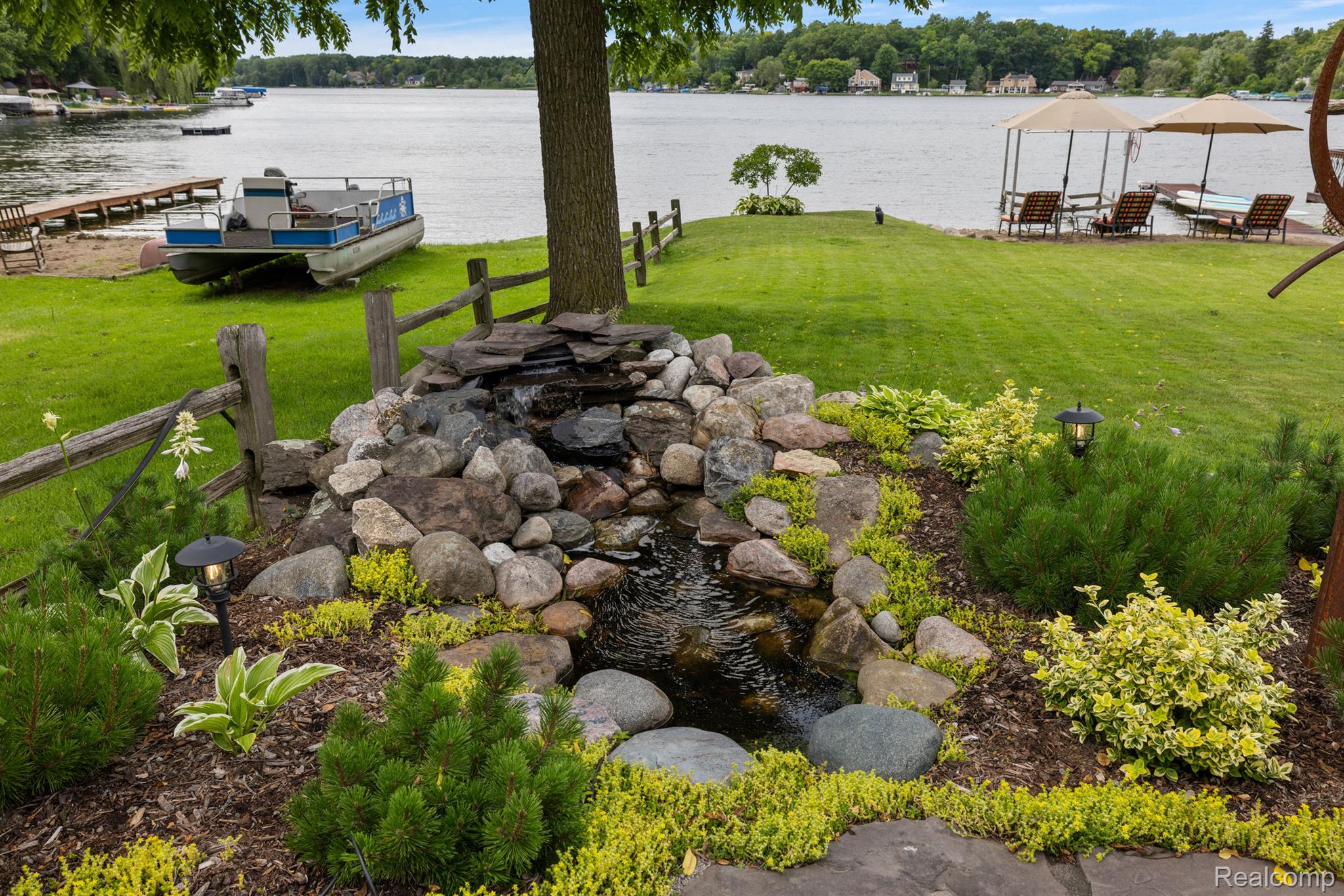 927 S LONG LAKE Boulevard