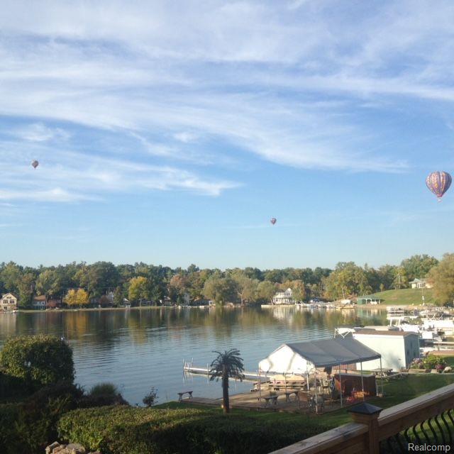 927 S LONG LAKE Boulevard