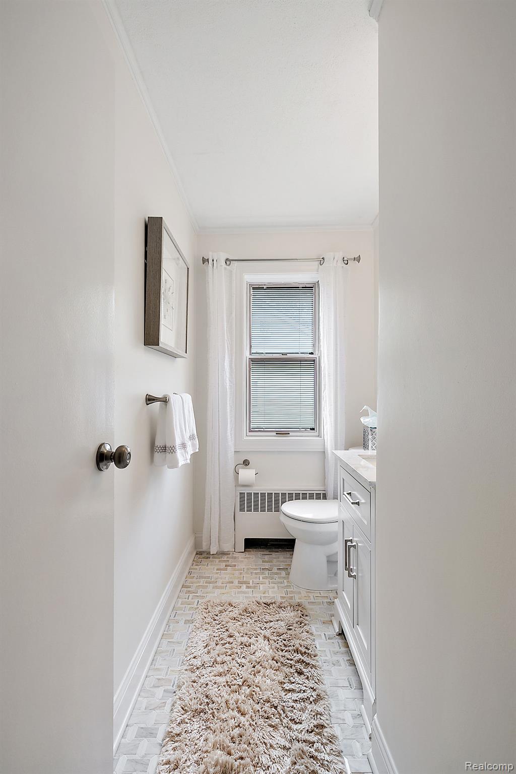 927 S LONG LAKE Boulevard