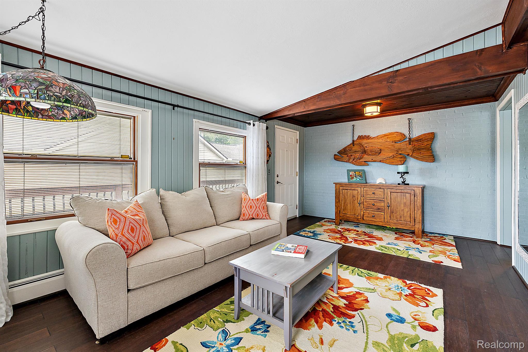 927 S LONG LAKE Boulevard