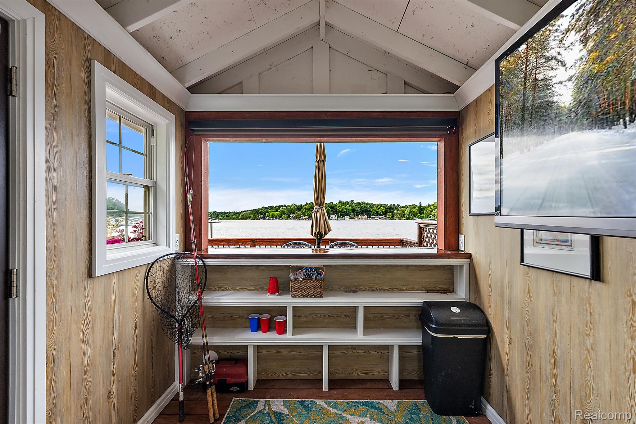 927 S LONG LAKE Boulevard