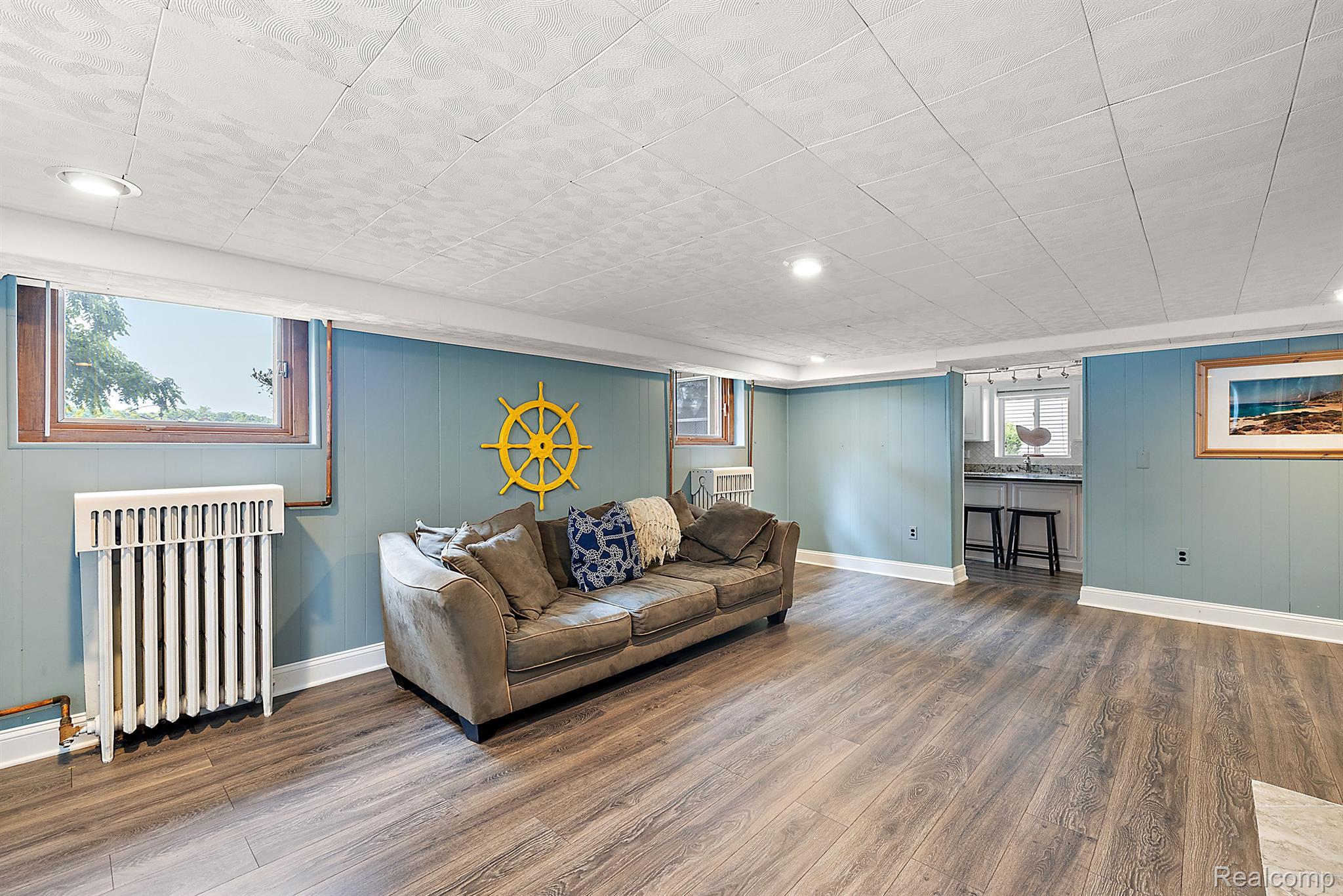 927 S LONG LAKE Boulevard