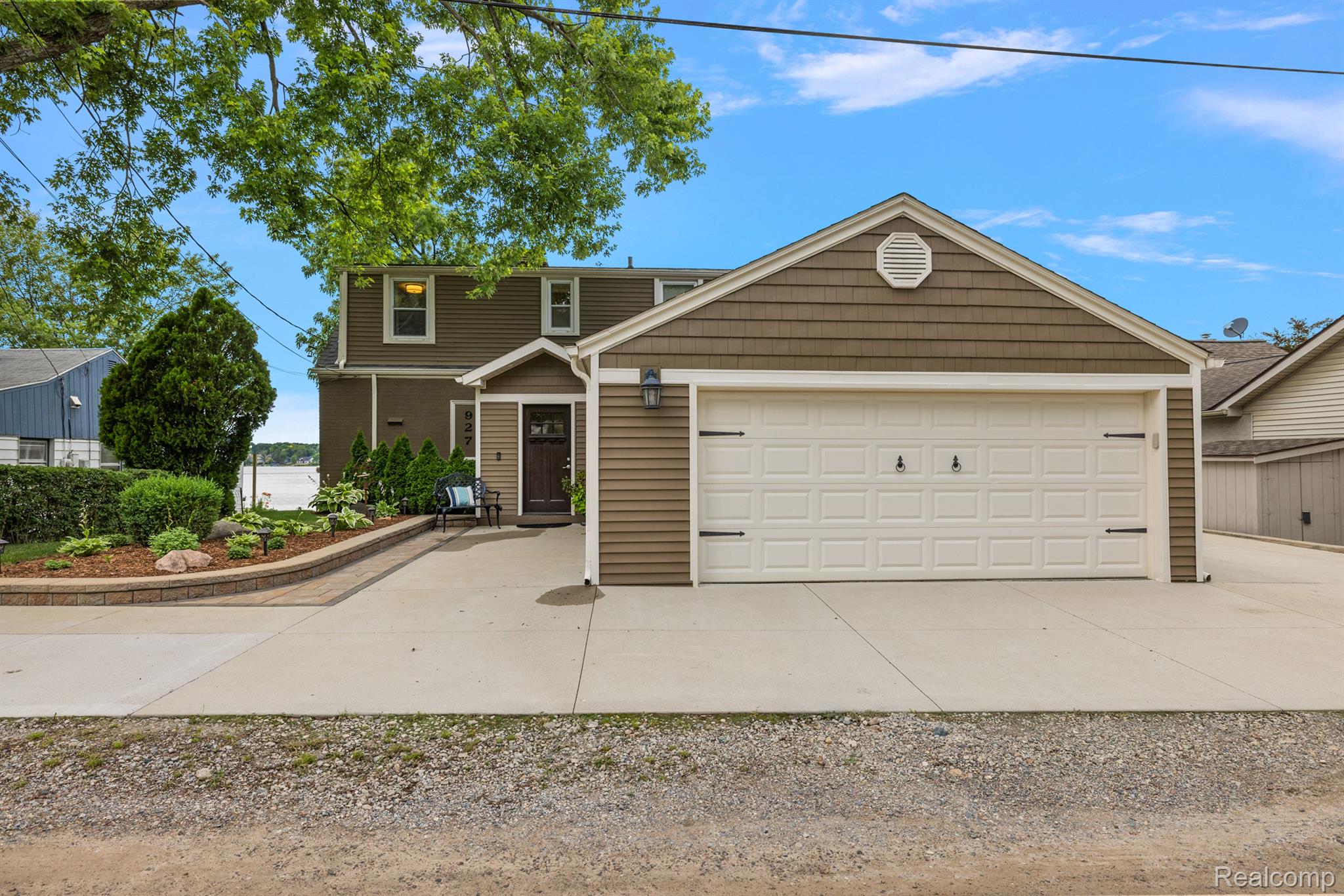 927 S LONG LAKE Boulevard