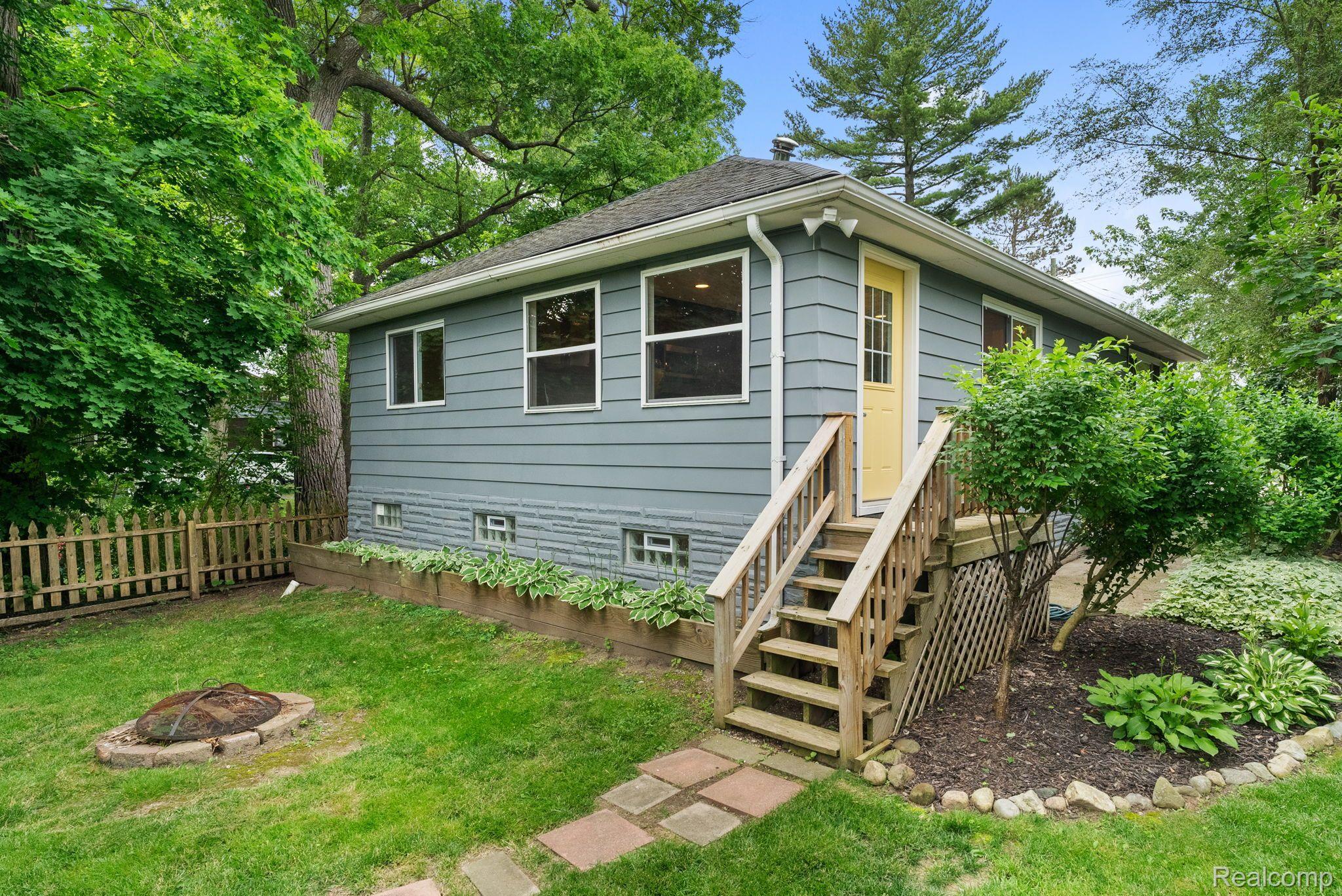1696 ROCHESTER Road