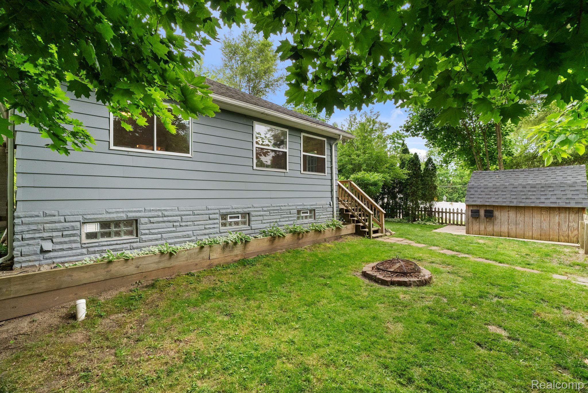 1696 ROCHESTER Road