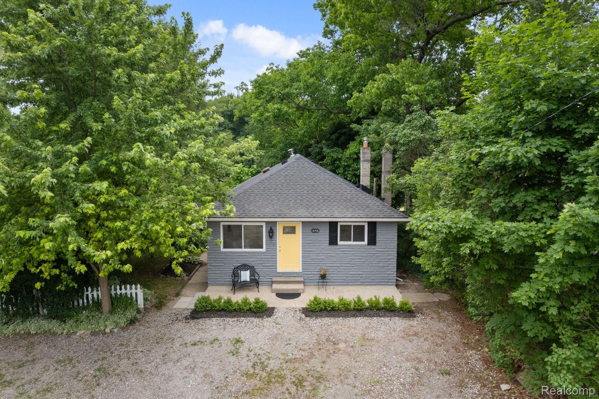 1696 ROCHESTER Road