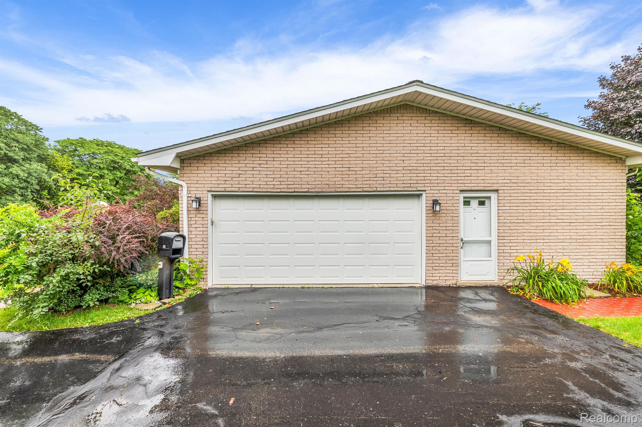 60 E SQUARE LAKE Road