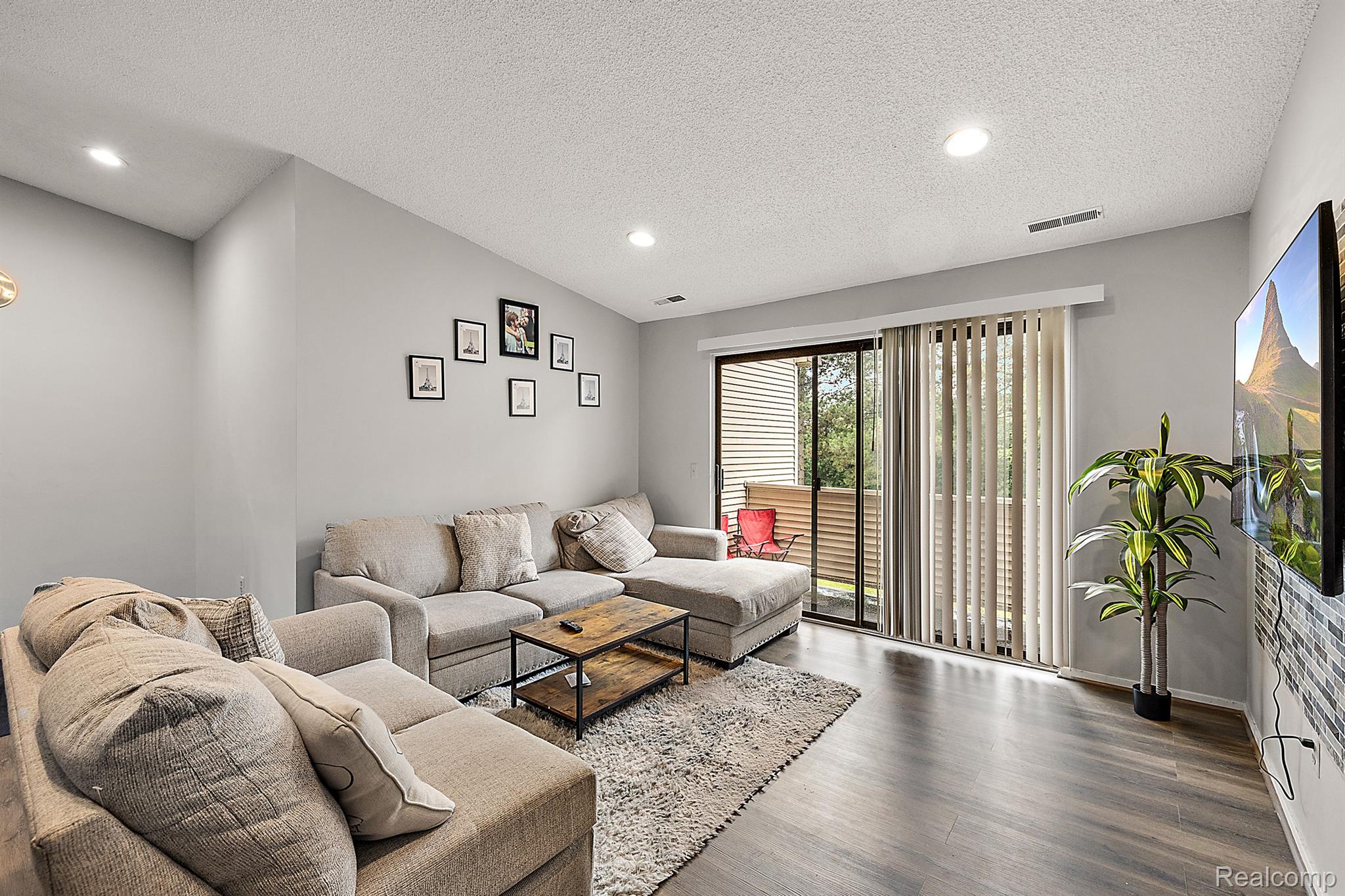 6660 RIDGEFIELD Circle Unit #204