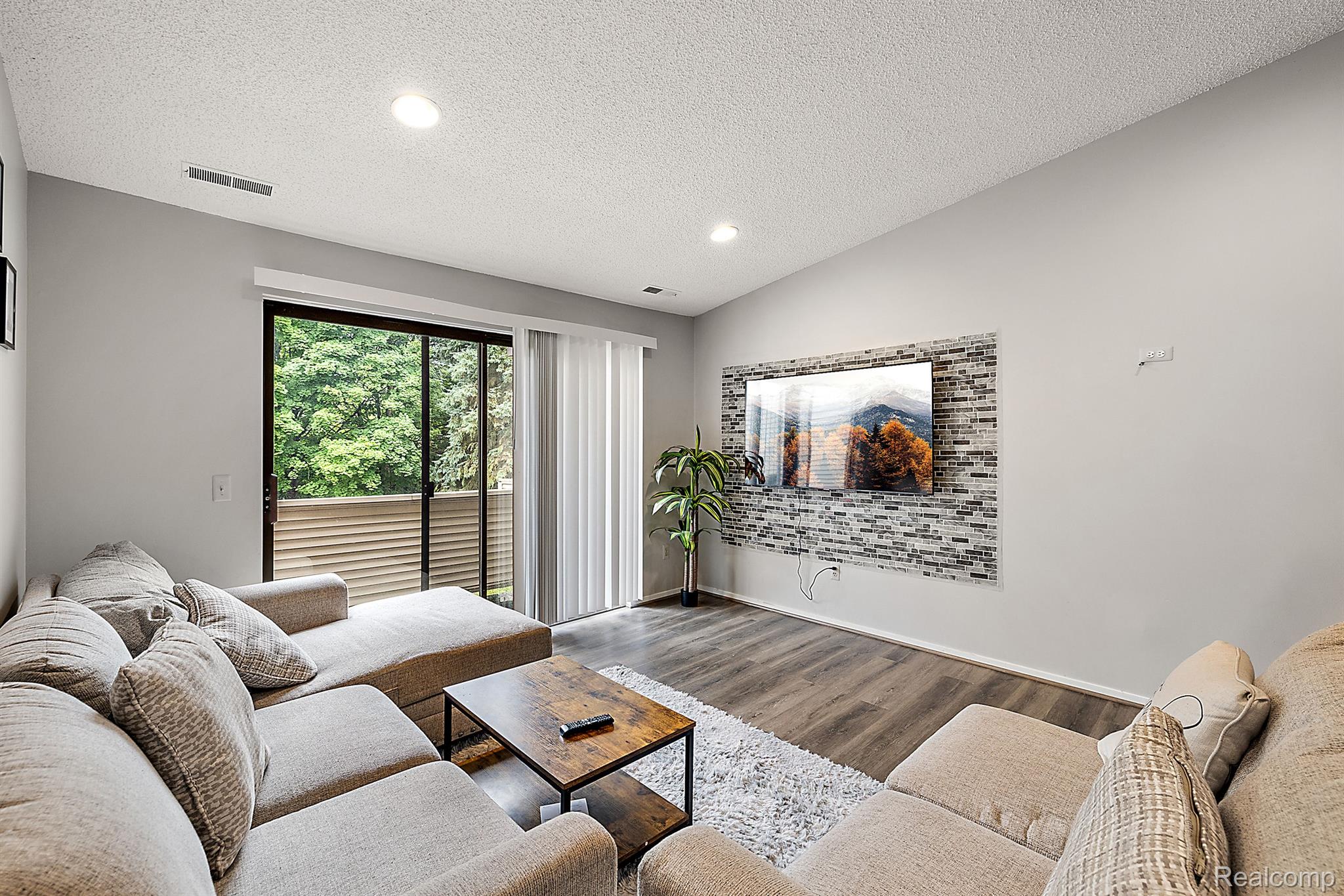 6660 RIDGEFIELD Circle Unit #204