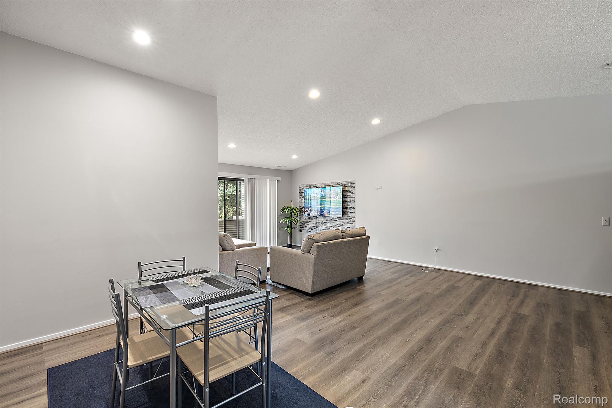 6660 RIDGEFIELD Circle Unit #204
