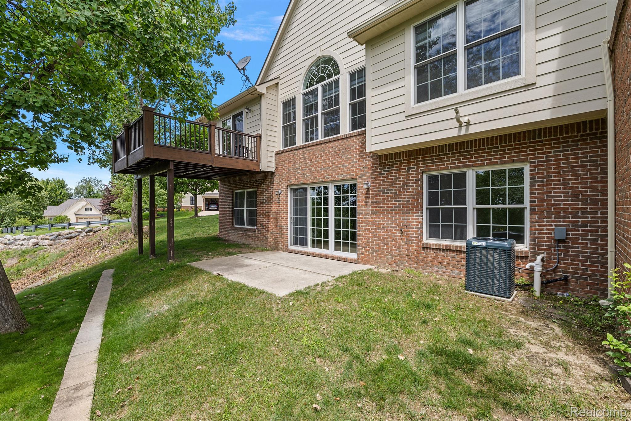 633 MOUNTAIN Circle