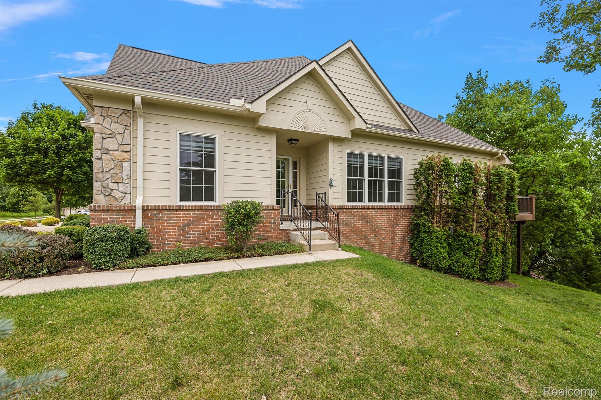 633 MOUNTAIN Circle