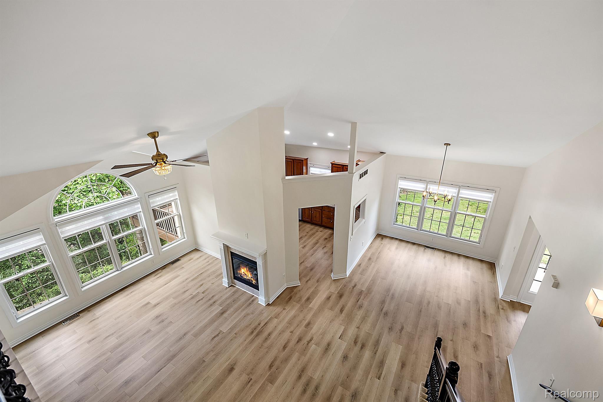 633 MOUNTAIN Circle