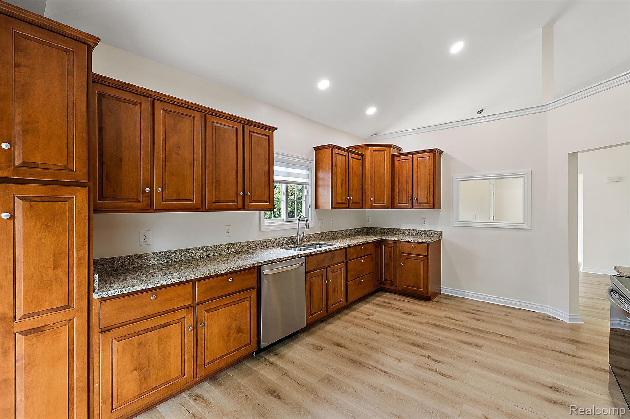 633 MOUNTAIN Circle