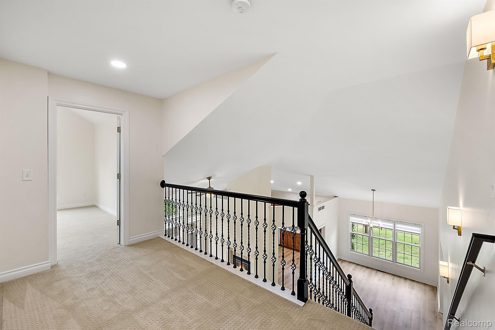 633 MOUNTAIN Circle