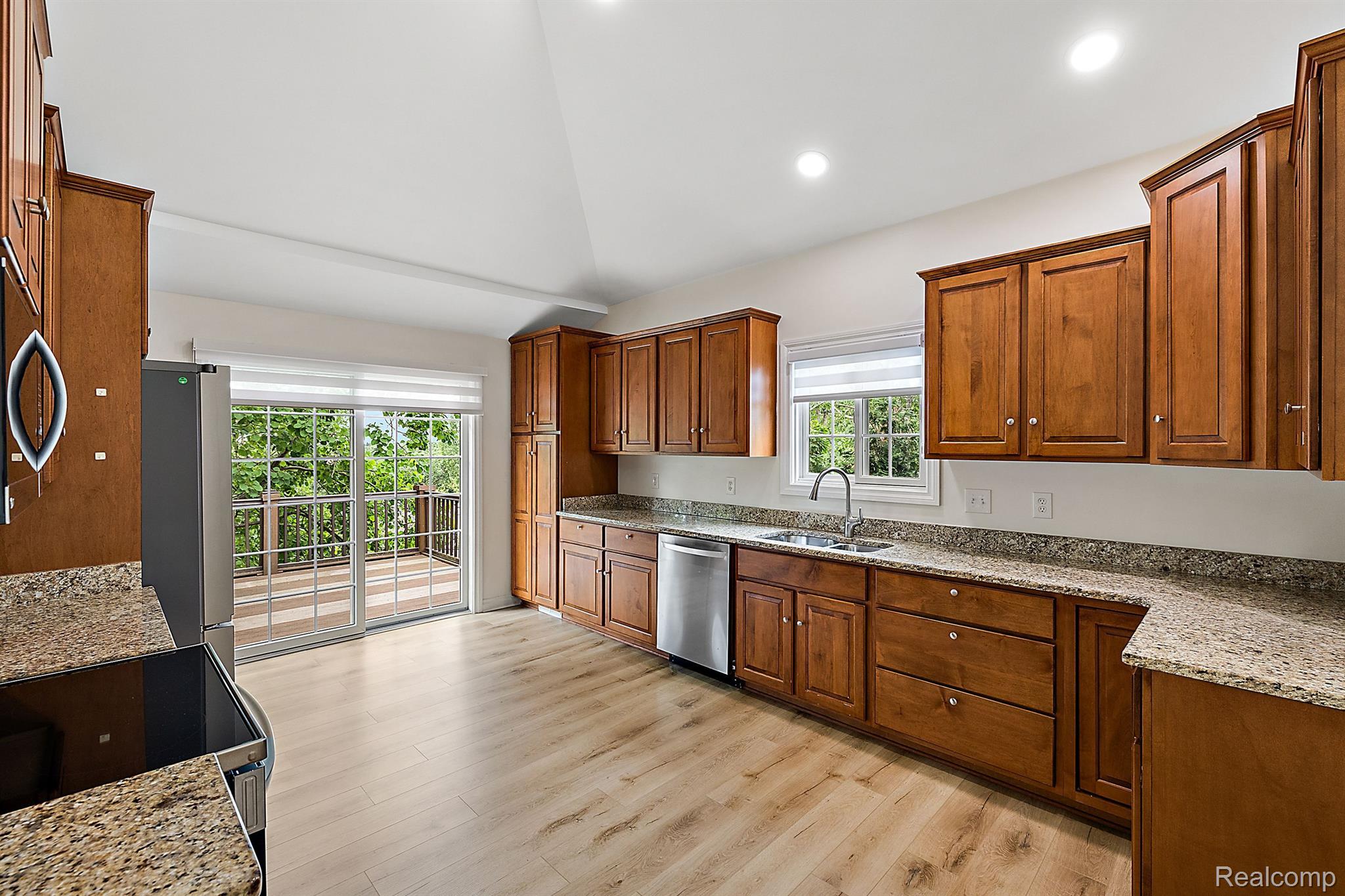 633 MOUNTAIN Circle