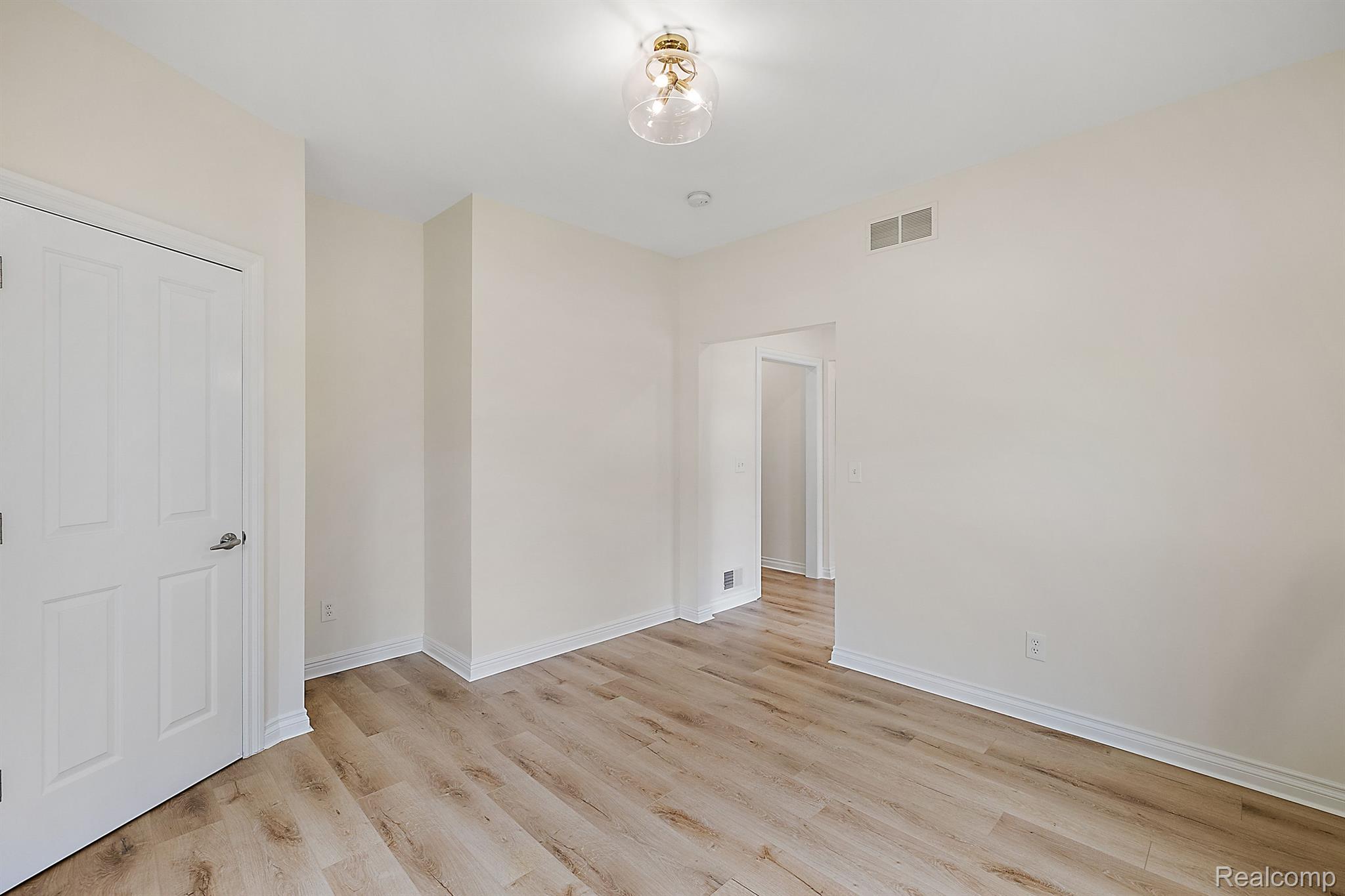 633 MOUNTAIN Circle