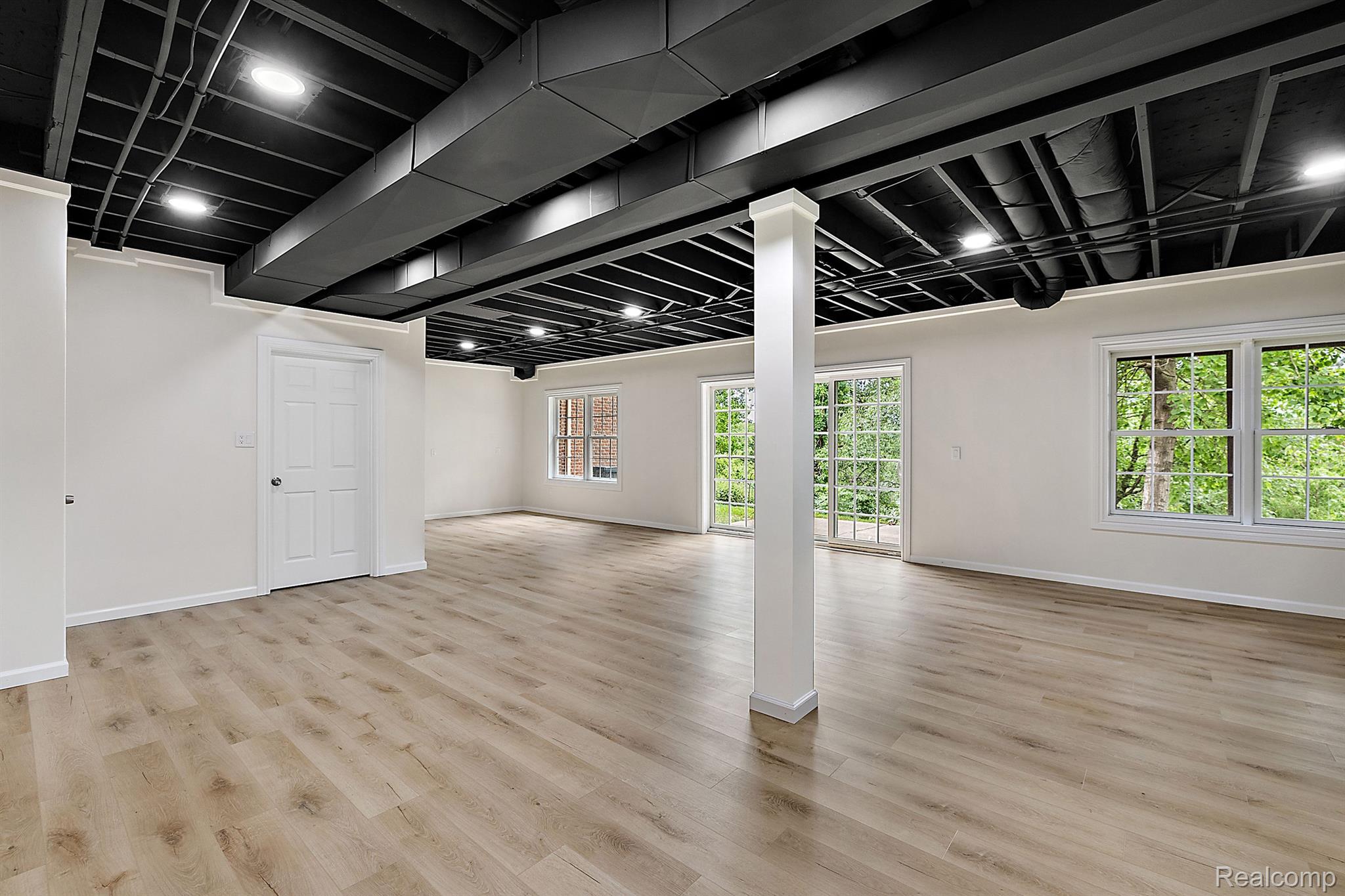 633 MOUNTAIN Circle