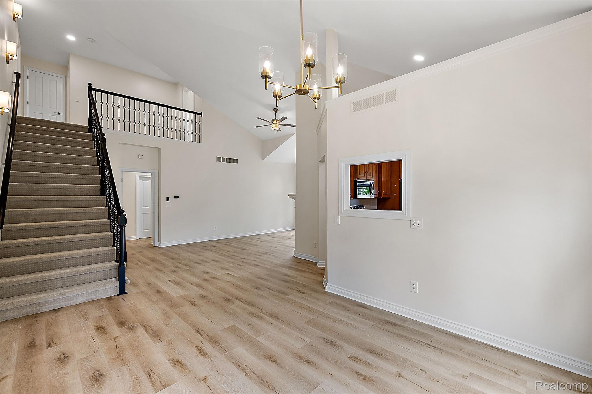 633 MOUNTAIN Circle