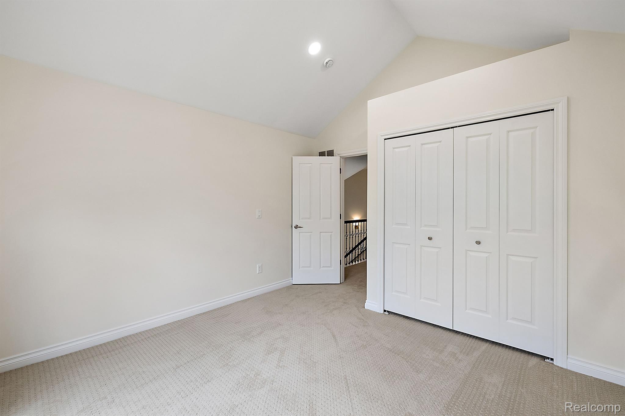 633 MOUNTAIN Circle