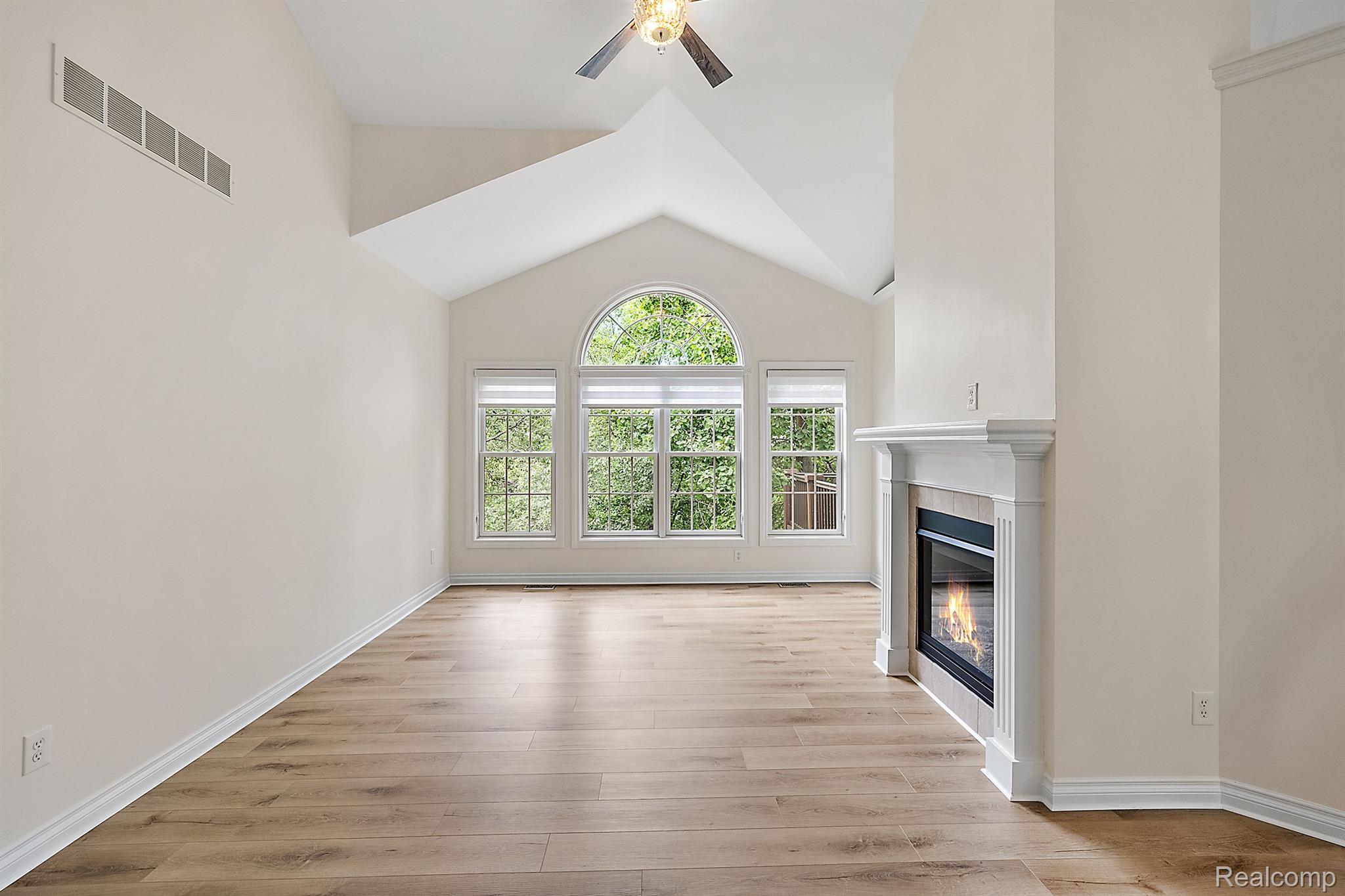 633 MOUNTAIN Circle