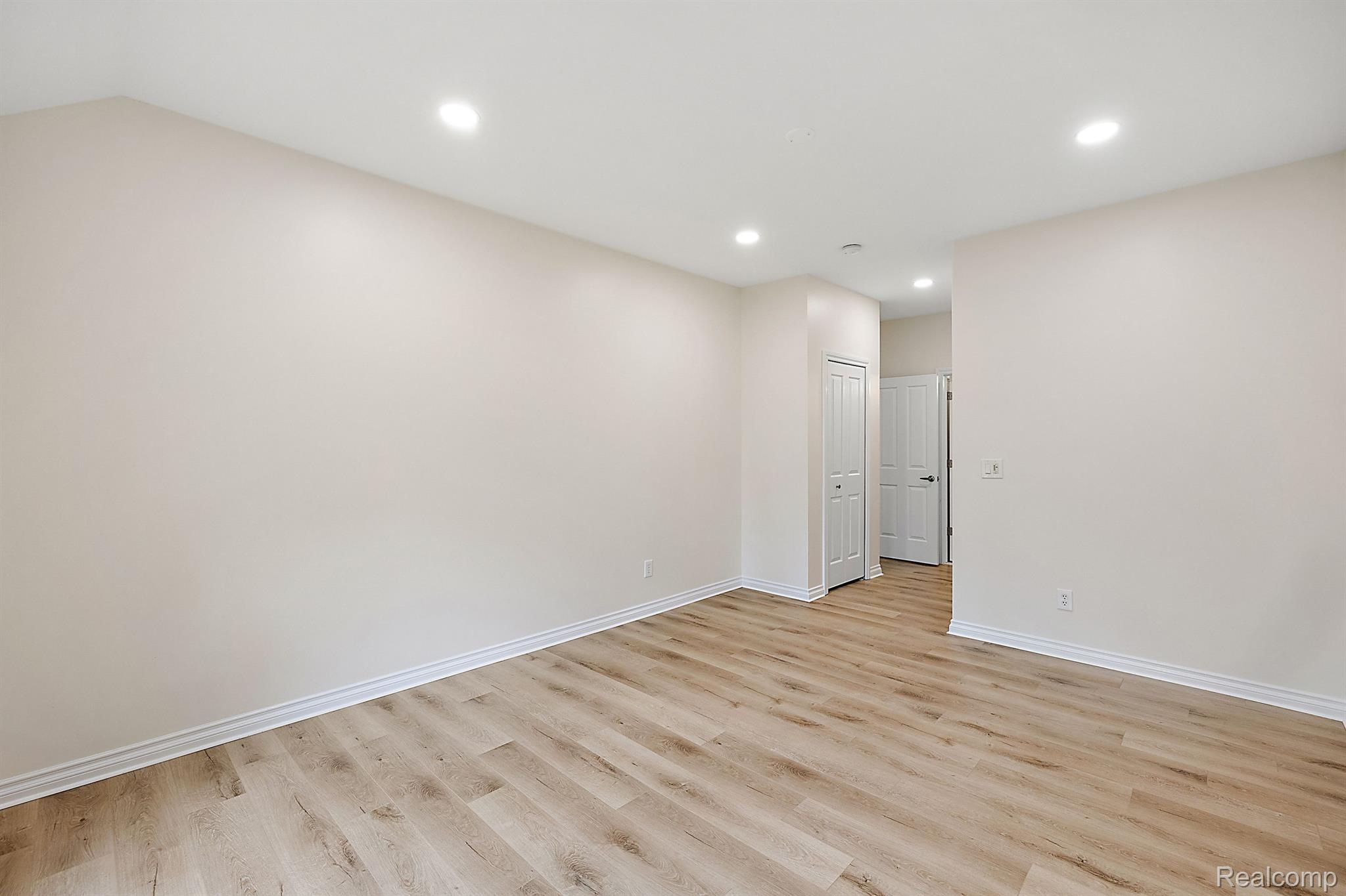 633 MOUNTAIN Circle