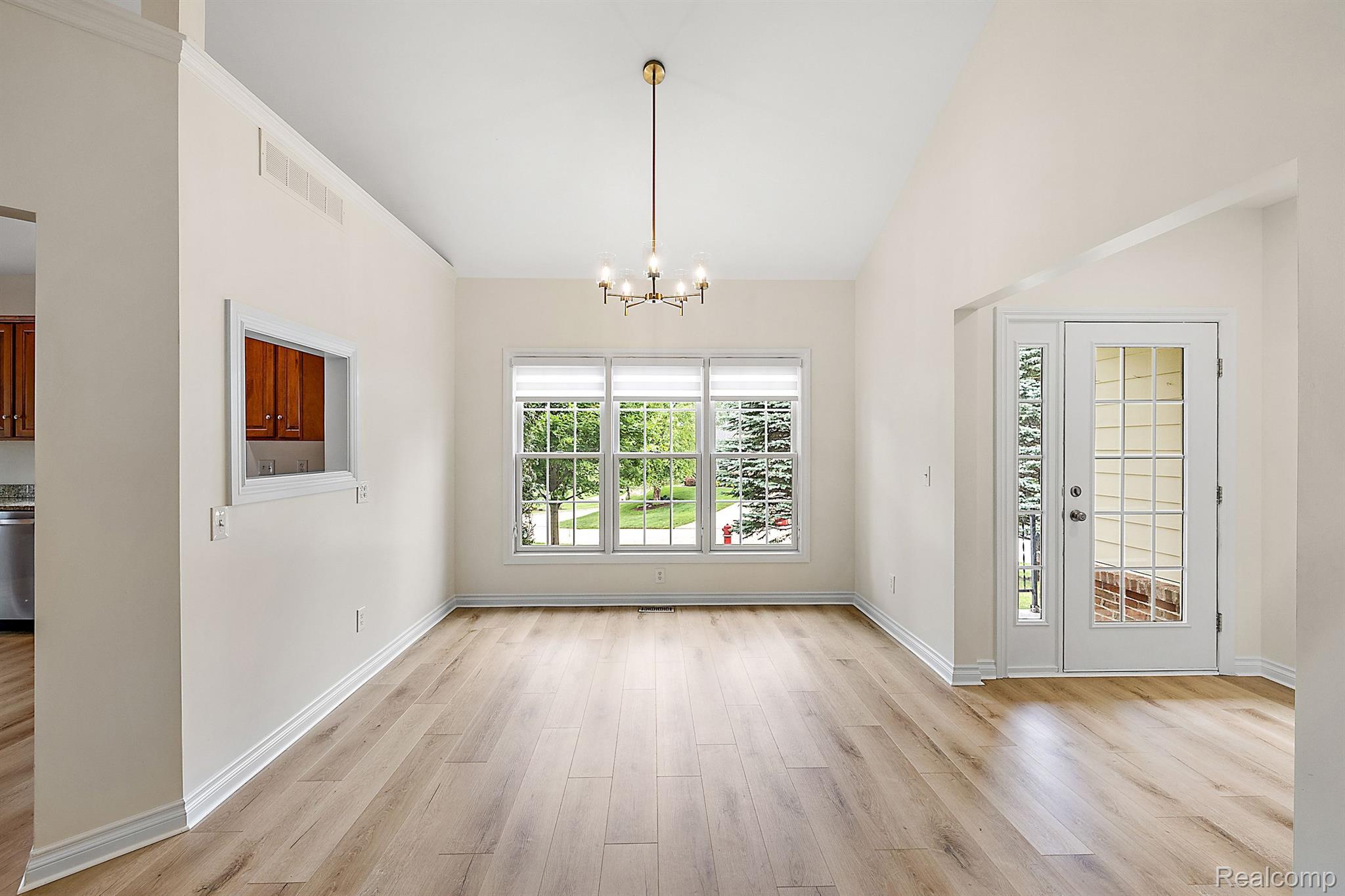 633 MOUNTAIN Circle