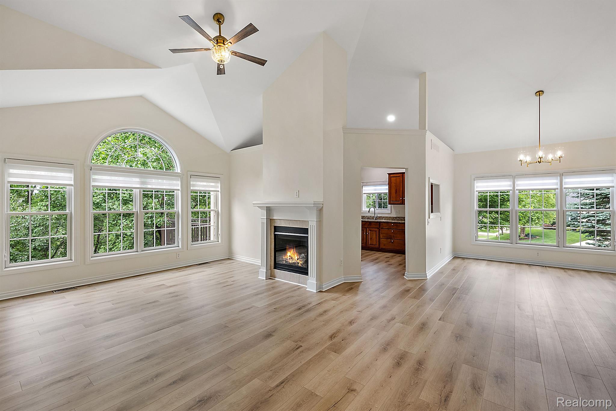 633 MOUNTAIN Circle
