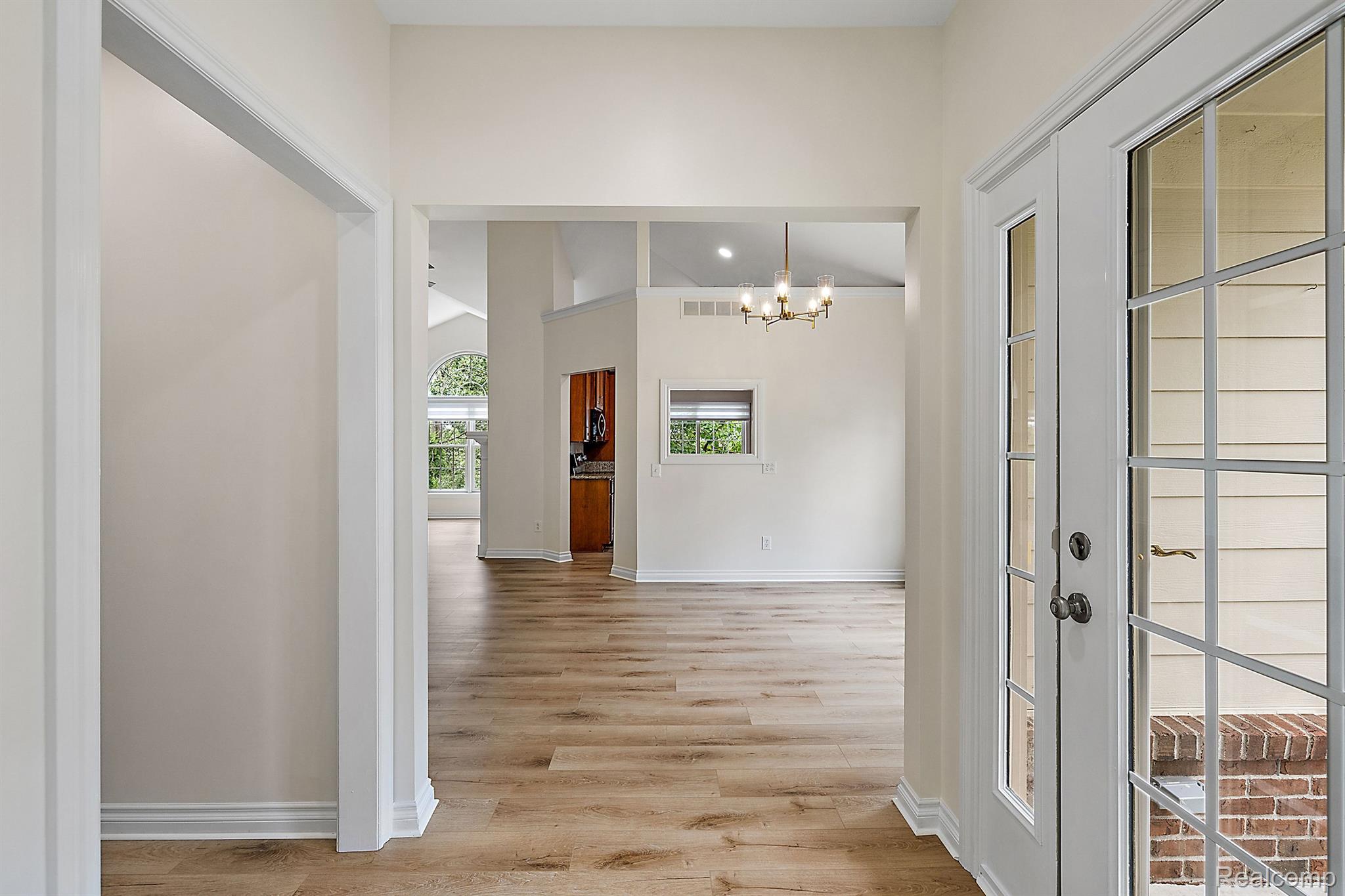 633 MOUNTAIN Circle
