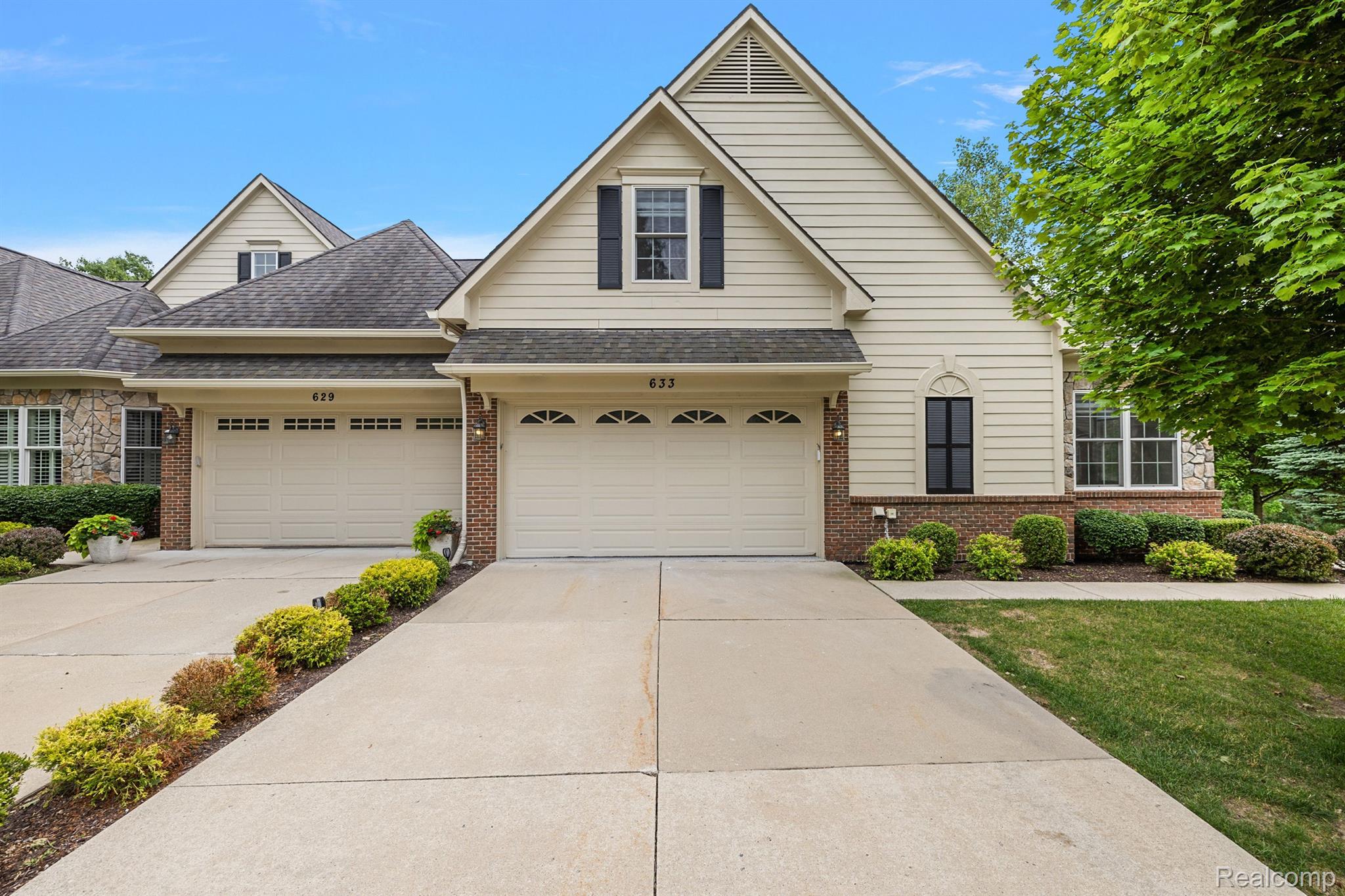 633 MOUNTAIN Circle