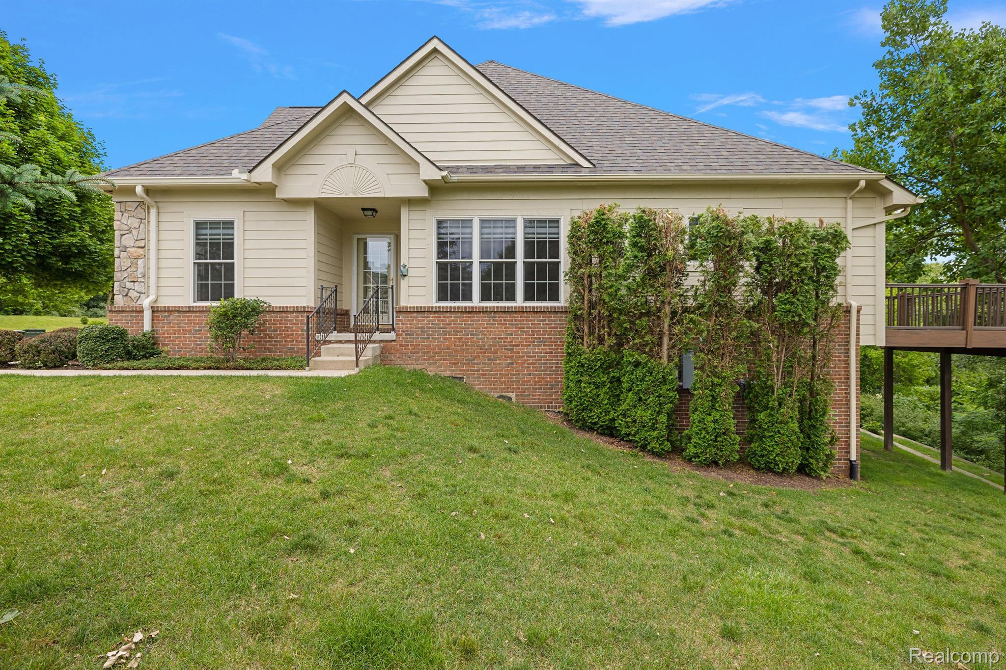 633 MOUNTAIN Circle