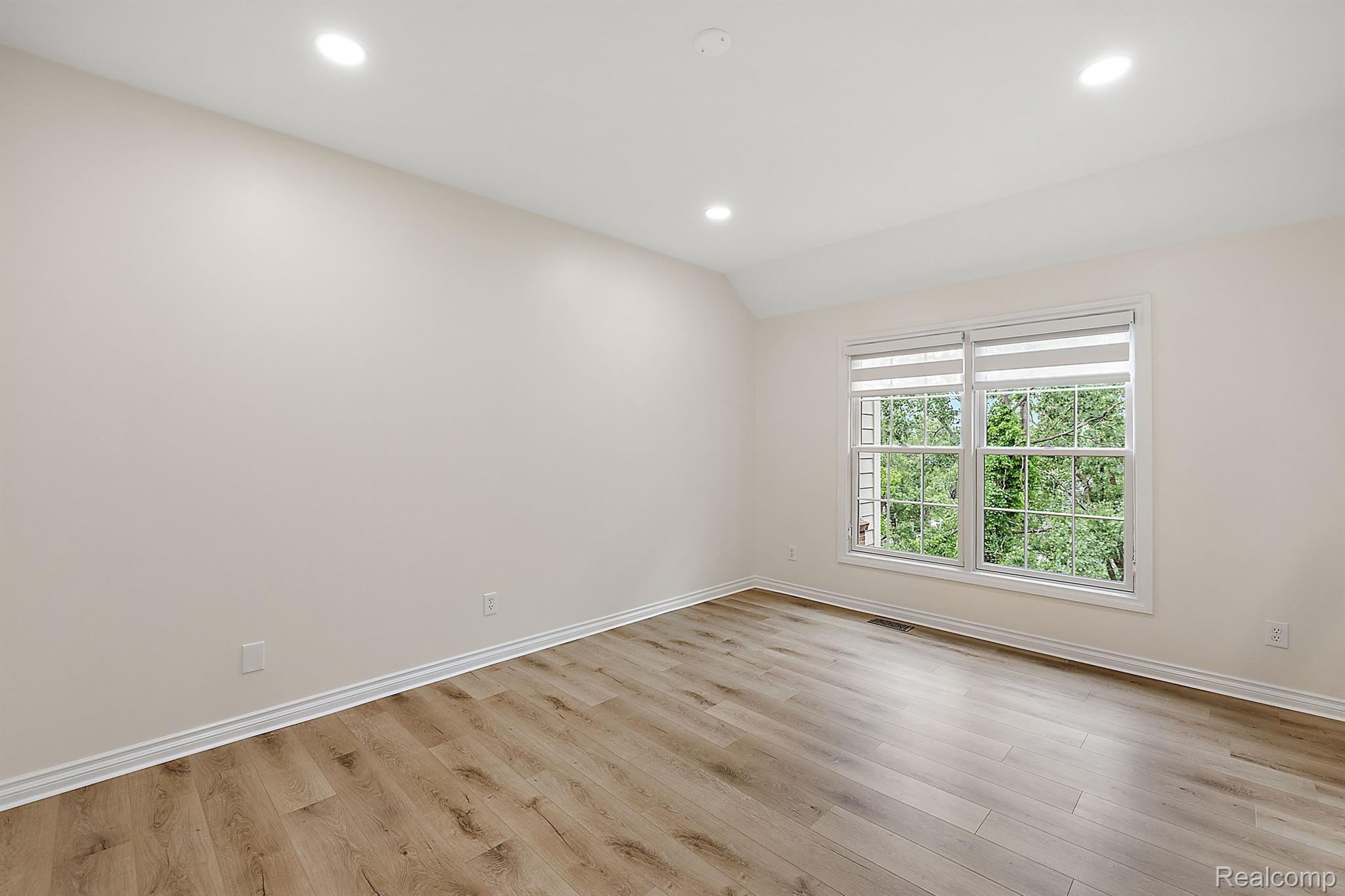 633 MOUNTAIN Circle