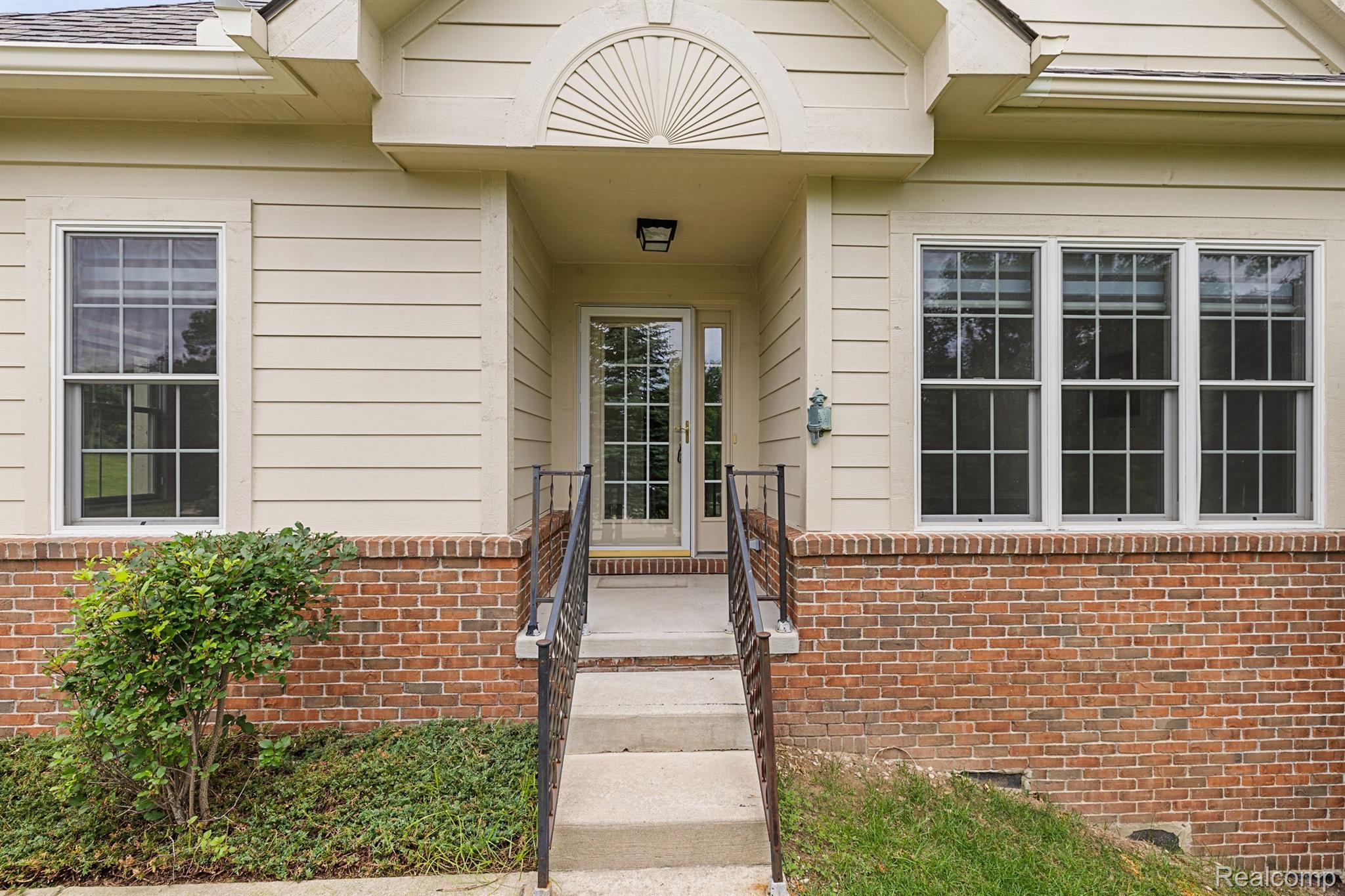 633 MOUNTAIN Circle