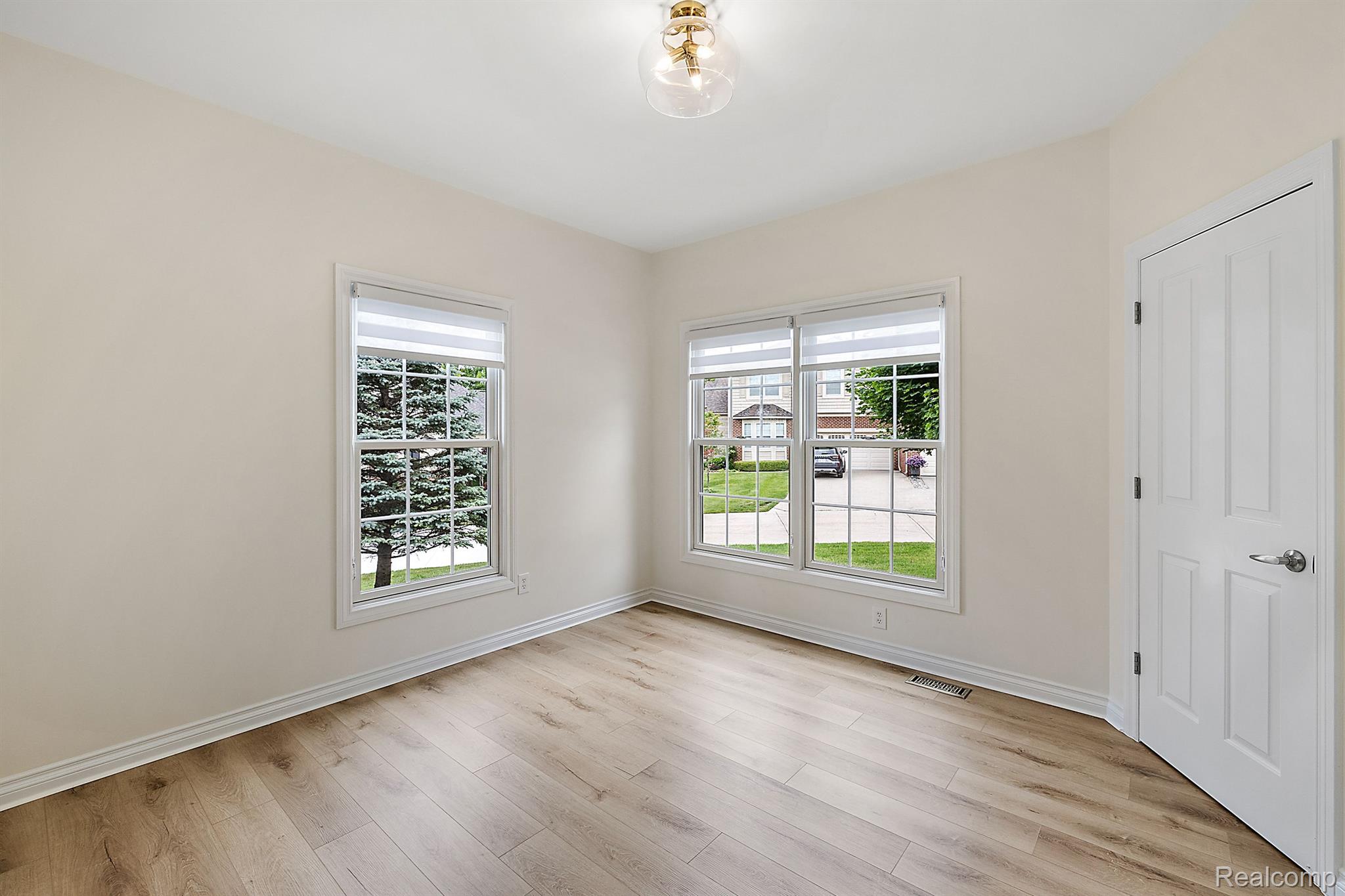 633 MOUNTAIN Circle